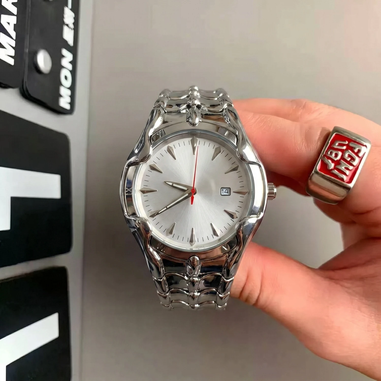 CILOA Mens Snake Shape Silver Quartz Watch White Dial Date Window Polished Stainless Steel Bracelet Fashion Casual Wristwatch
CILOA Mens Snake Shape Silver Quartz Watch White Dial Date Window Polished Stainless Steel Bracelet Fashion Casual Wristwatch