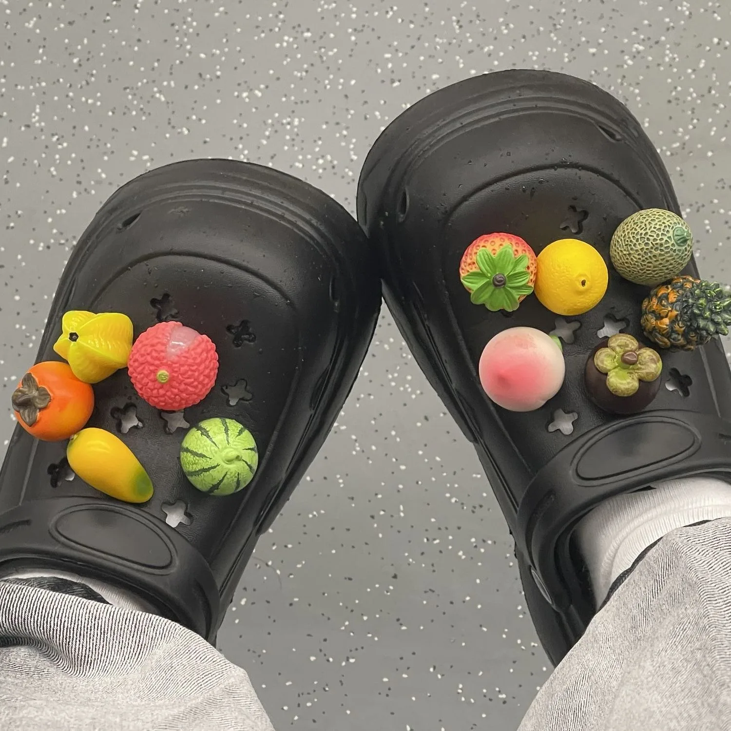 Mini Fruit Series Shoe Accessories Lovely Adornment for Clogs Sandals Cute Footwear Decoration DIY Ins Popular Christmas Gift
Mini Fruit Series Shoe Accessories Lovely Adornment for Clogs Sandals Cute Footwear Decoration DIY Ins Popular Christmas Gift