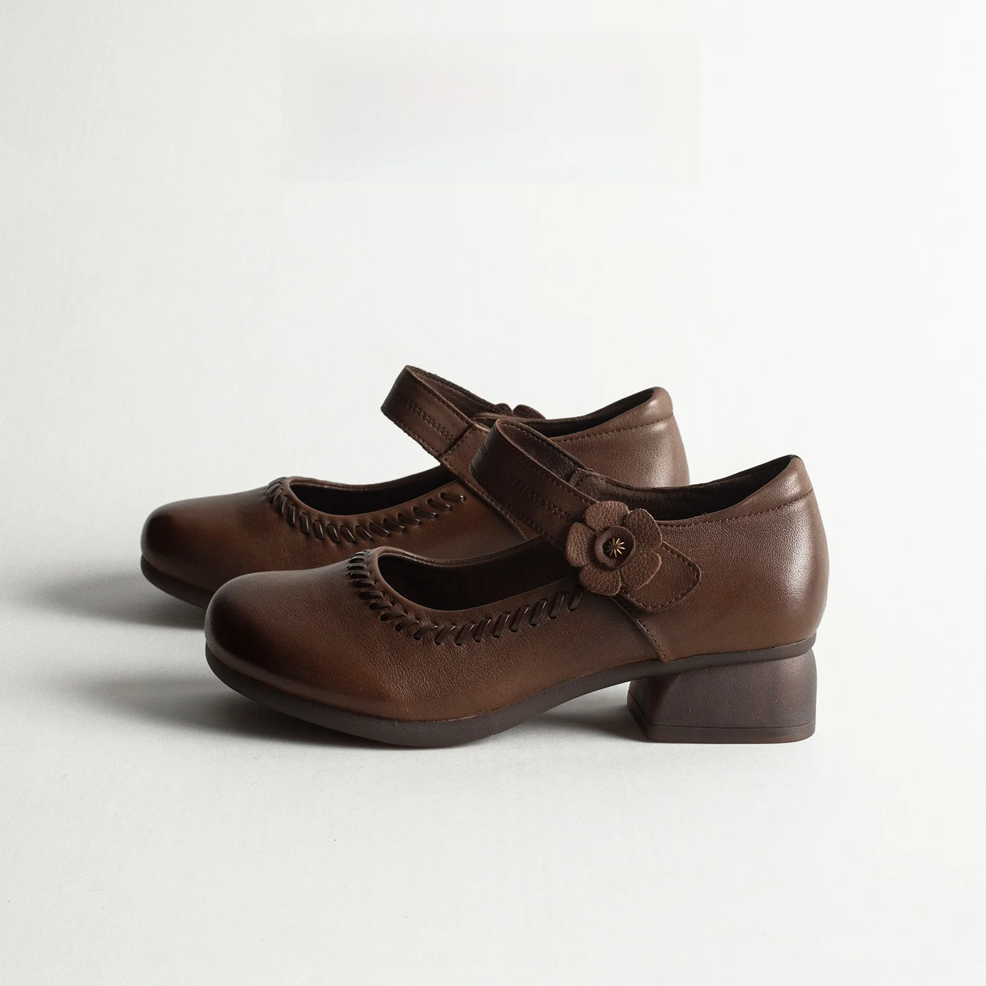 Genuine Leather Retro Mary Jane Shoes Women's Spring Magic Tape round Head Fashionable with Skirts Small Leather Shoes Versat...
Genuine Leather Retro Mary Jane Shoes Women's Spring Magic Tape round Head Fashionable with Skirts Small Leather Shoes Versat...