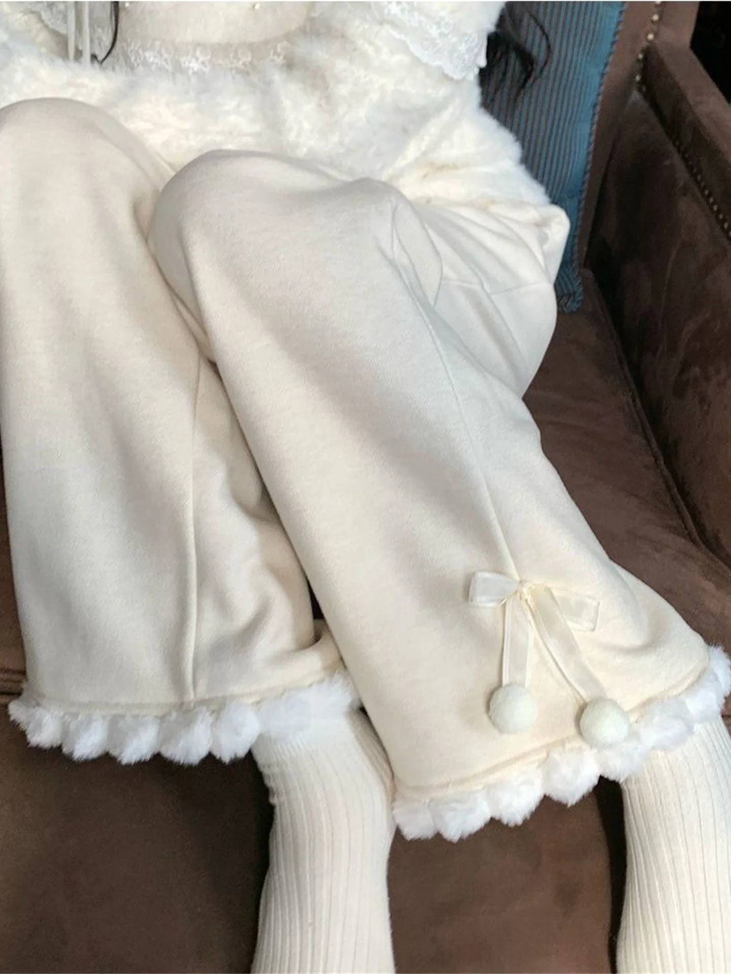 Thiened Warm Long Pants Knot Wide Leg Pants Autumn Winter Small Size Trendy Sweet Fre Sle Furry Ball Decorations
Thiened Warm Long Pants Knot Wide Leg Pants Autumn Winter Small Size Trendy Sweet Fre Sle Furry Ball Decorations