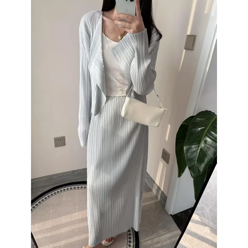 Miyake Pleated Skirt Set Plisse Solid Color Women's Fashion 2026 Gentle Cardigan+Skirt Set High-end Slim Fit Elegant Versatile
Miyake Pleated Skirt Set Plisse Solid Color Women's Fashion 2026 Gentle Cardigan+Skirt Set High-end Slim Fit Elegant Versatile