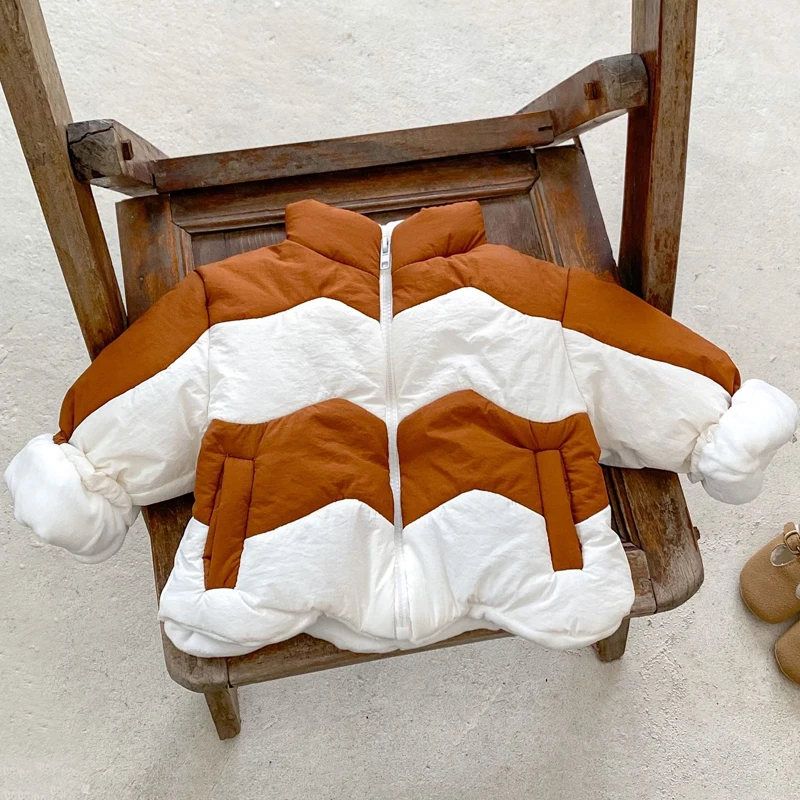 Winter new baby clothing, 0-3 year old male and female babies, small high neck warm jacket, color blocked cotton clip
Winter new baby clothing, 0-3 year old male and female babies, small high neck warm jacket, color blocked cotton clip