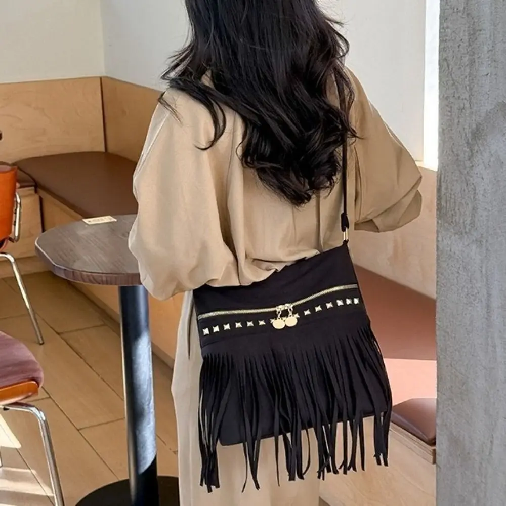 Versatile Vintage Bohemian Shoulder Bag PU Polyester Lining Tassel Crossbody Bag Solid Color Adjustable Strap Handbag Women
Versatile Vintage Bohemian Shoulder Bag PU Polyester Lining Tassel Crossbody Bag Solid Color Adjustable Strap Handbag Women