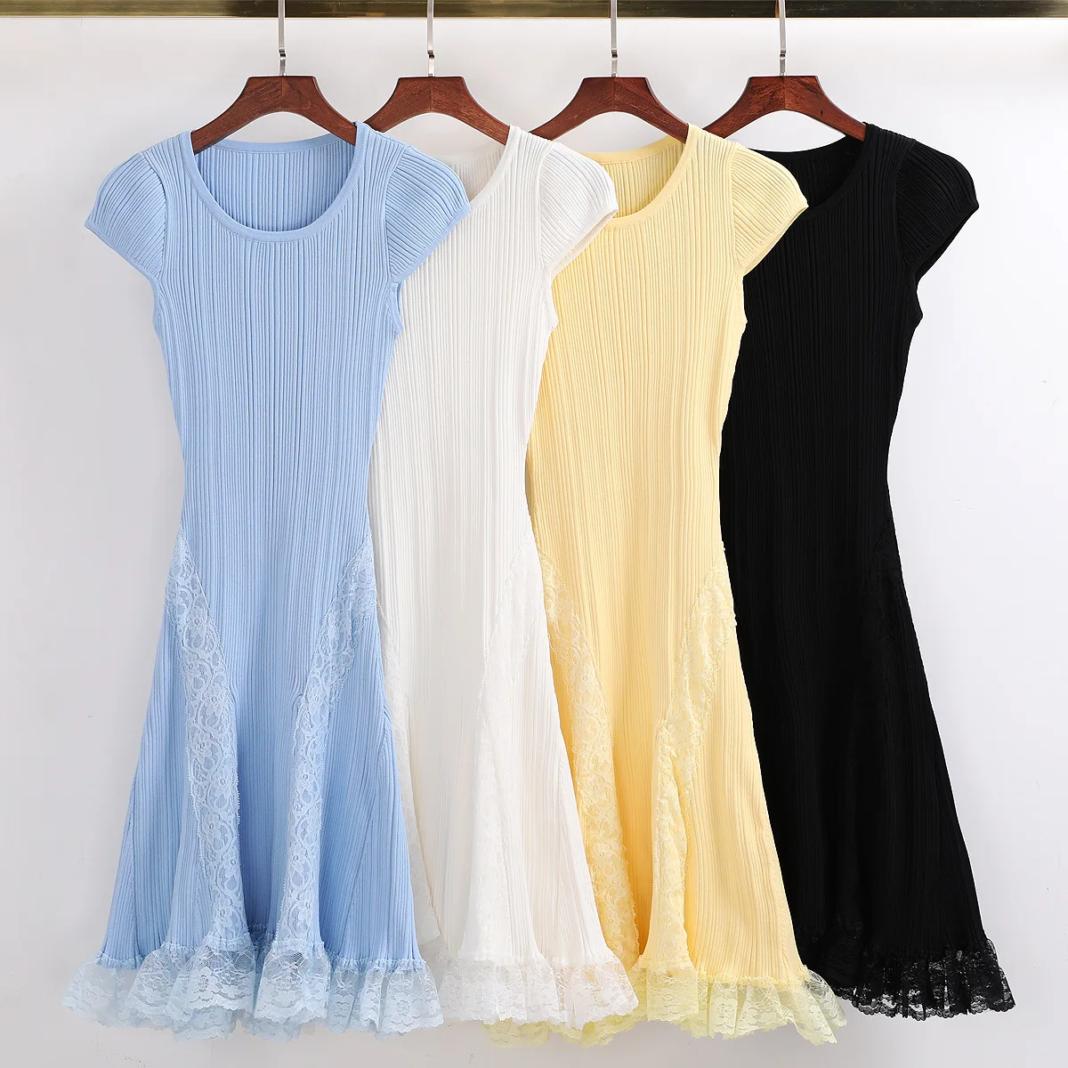 Summer New Brand Fashion Vintage Knitted Dress Women Elegant Hollow Out O-Neck Single Breasted A-Line Long Robe Ladies Vestidos
Summer New Brand Fashion Vintage Knitted Dress Women Elegant Hollow Out O-Neck Single Breasted A-Line Long Robe Ladies Vestidos