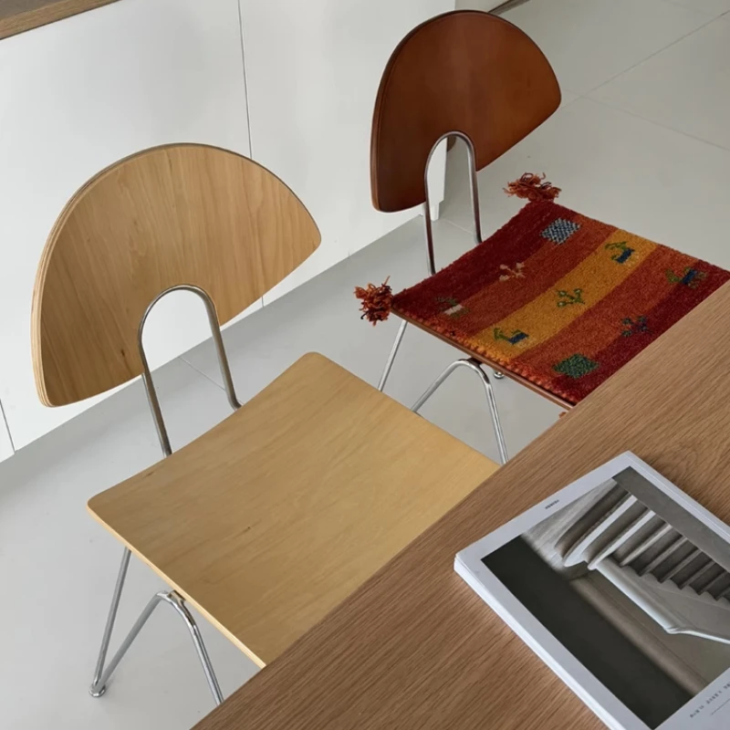 Nordic designer small apartment family dining chair simple leisure chair medieval cafe stackable backrest chair
Nordic designer small apartment family dining chair simple leisure chair medieval cafe stackable backrest chair