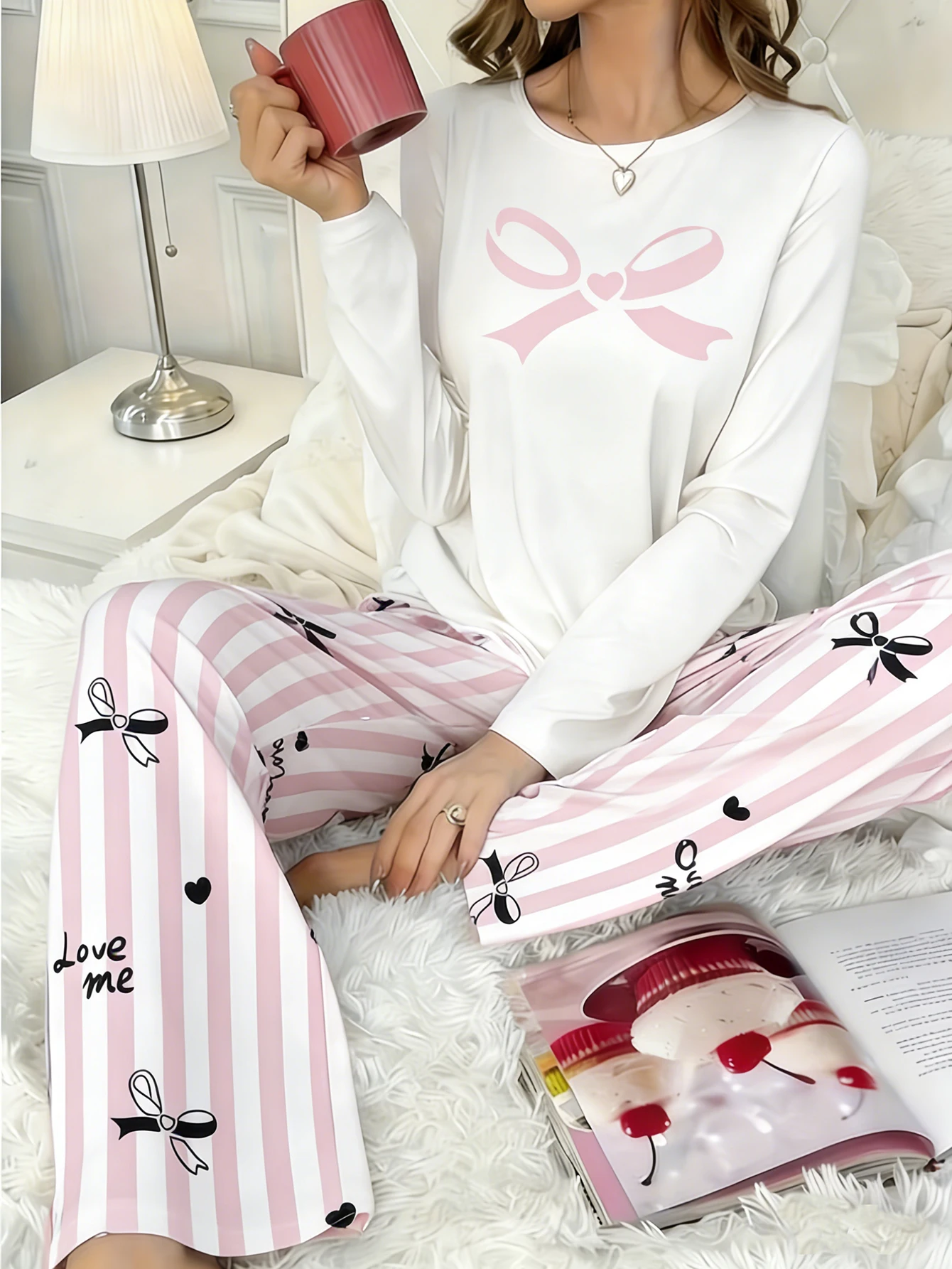 Женский комплект пижамы с длинными рукавами и полосатым бантом | Осень-зима | Машинная стирка
Женский комплект пижамы с длинными рукавами и полосатым бантом | Осень-зима | Машинная стирка