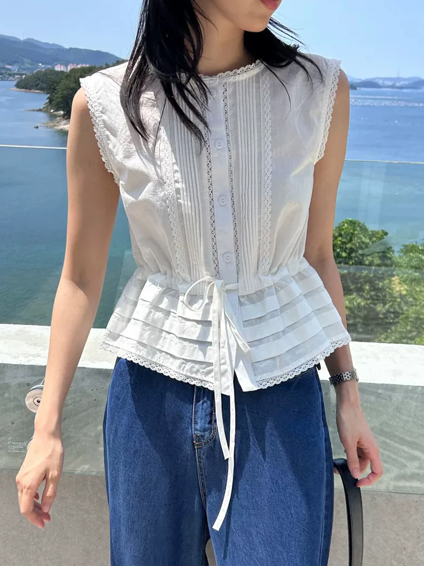 Liangliang Summer New Pleated Splice Lace round Neck Single Button Sleeveless Drawstring Waist Shirt for Women Commute Style ...
Liangliang Summer New Pleated Splice Lace round Neck Single Button Sleeveless Drawstring Waist Shirt for Women Commute Style ...