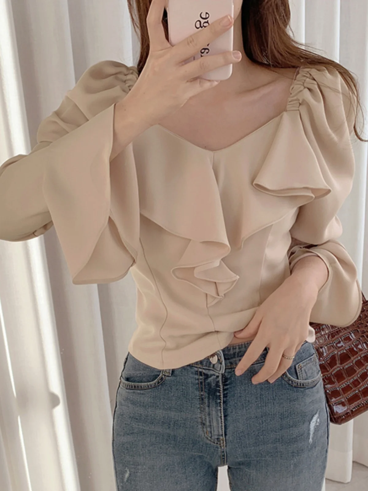 Spring Vintage Long Sleeve V-Neck Slim Fit Shirt Women's Design Sensation Small Figure Elegance Top Blouse Bell Sleeve
Spring Vintage Long Sleeve V-Neck Slim Fit Shirt Women's Design Sensation Small Figure Elegance Top Blouse Bell Sleeve