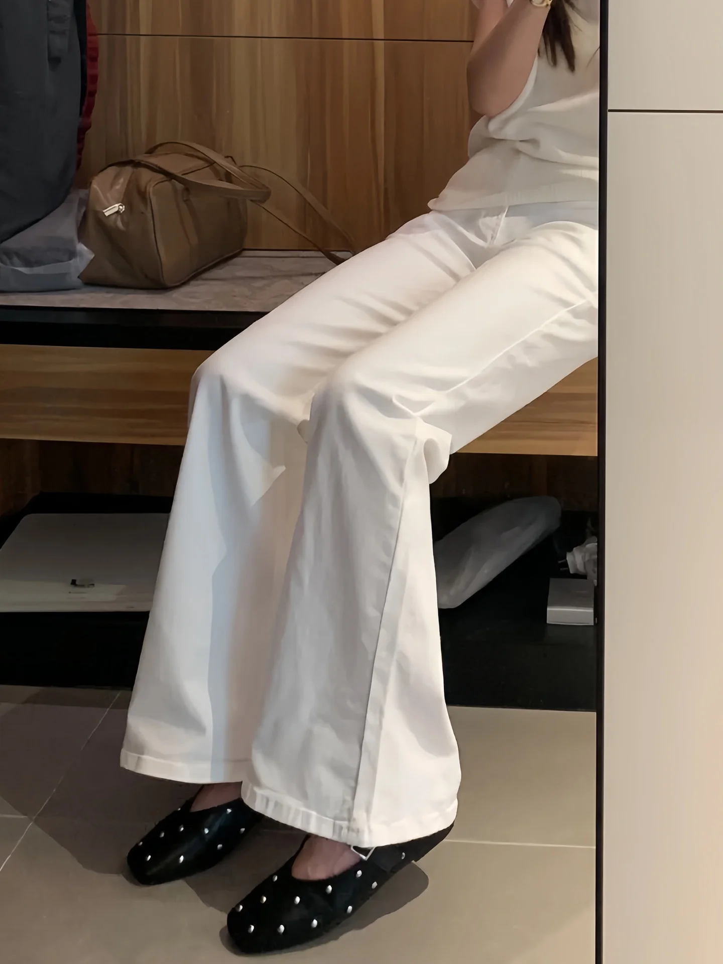 White Bell Bottom Jeans Women's Summer Thin Cotton Denim Loose Fit Comfortable High Waist Micro Flared Pants Casual Wear
White Bell Bottom Jeans Women's Summer Thin Cotton Denim Loose Fit Comfortable High Waist Micro Flared Pants Casual Wear