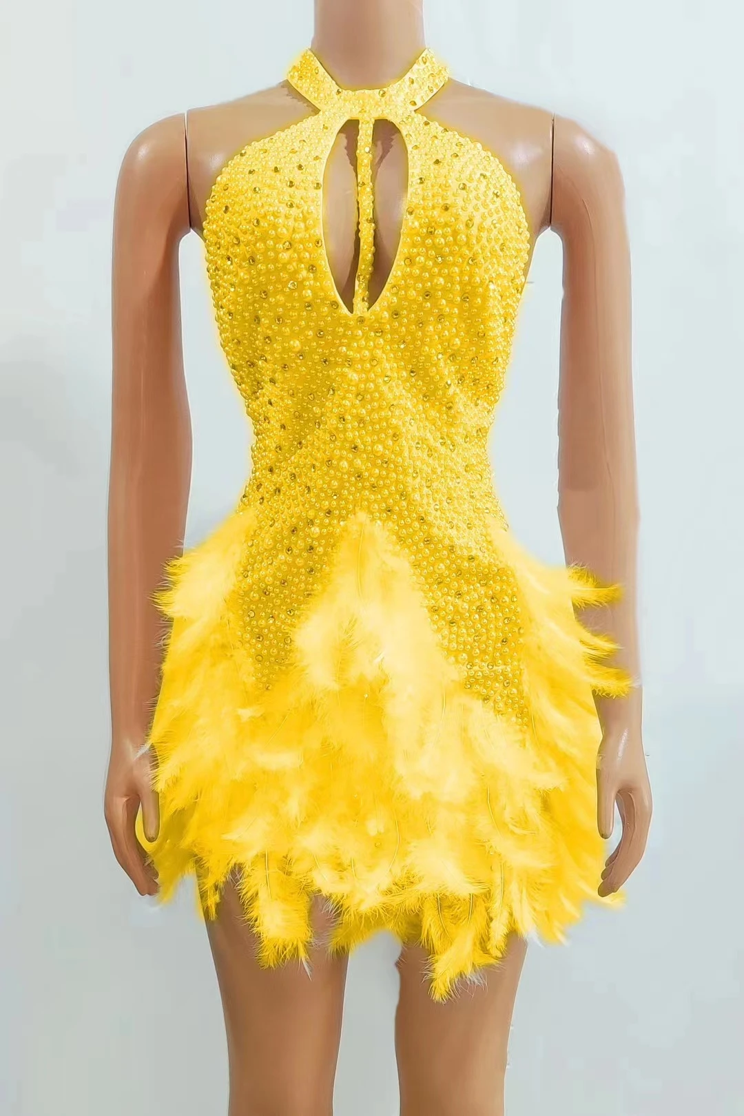 Sexy Rhinestones Pearls Halter Backless ShortWhite Feathers Dress Women Celebrate BirthdayDress Performance Dance Costume A489
Sexy Rhinestones Pearls Halter Backless ShortWhite Feathers Dress Women Celebrate BirthdayDress Performance Dance Costume A489