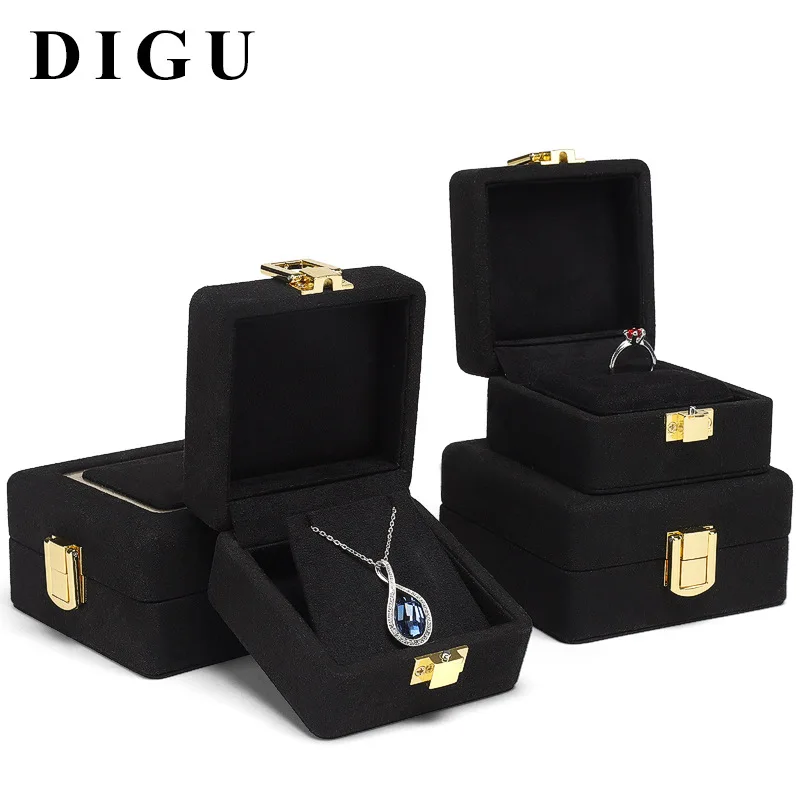 Super fiber metal buckle jewelry box ring pendant bracelet jewelry storage box jewelry organizer jewelry display
Super fiber metal buckle jewelry box ring pendant bracelet jewelry storage box jewelry organizer jewelry display