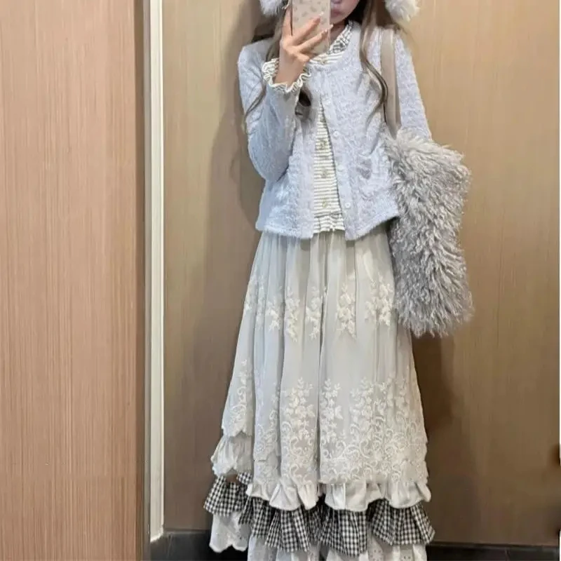 Women Sweet Vintage Mori Girl Style High Waist Splicing Plaid Long Skirt Winter New Korean Fashion Beige Lace Kawaii Maxi Skirts
Women Sweet Vintage Mori Girl Style High Waist Splicing Plaid Long Skirt Winter New Korean Fashion Beige Lace Kawaii Maxi Skirts