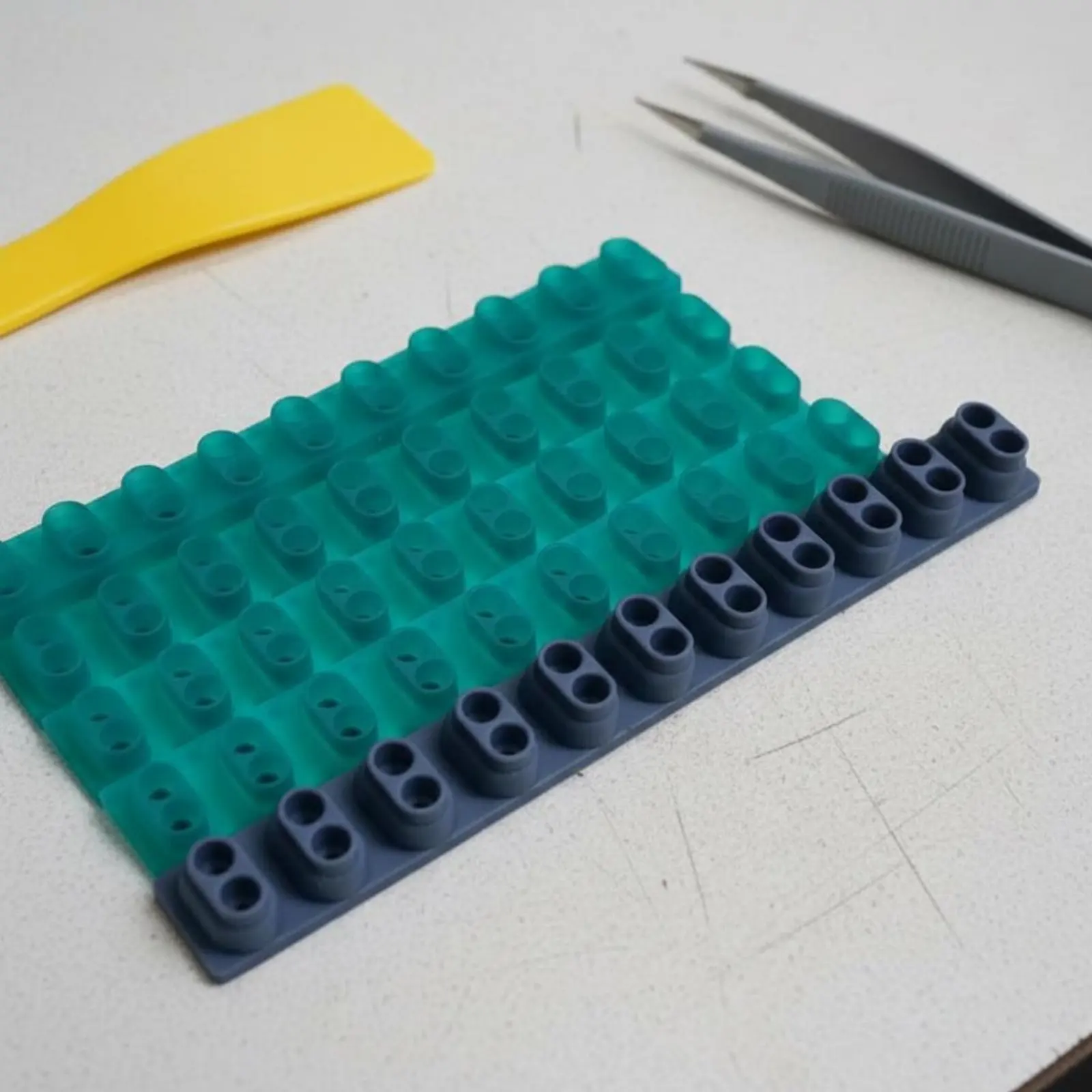 Electronic Piano Keyboard Button Contact High Elasticity Conductive Rubber Strip Keyboard Contact Strip Even Surface
Electronic Piano Keyboard Button Contact High Elasticity Conductive Rubber Strip Keyboard Contact Strip Even Surface