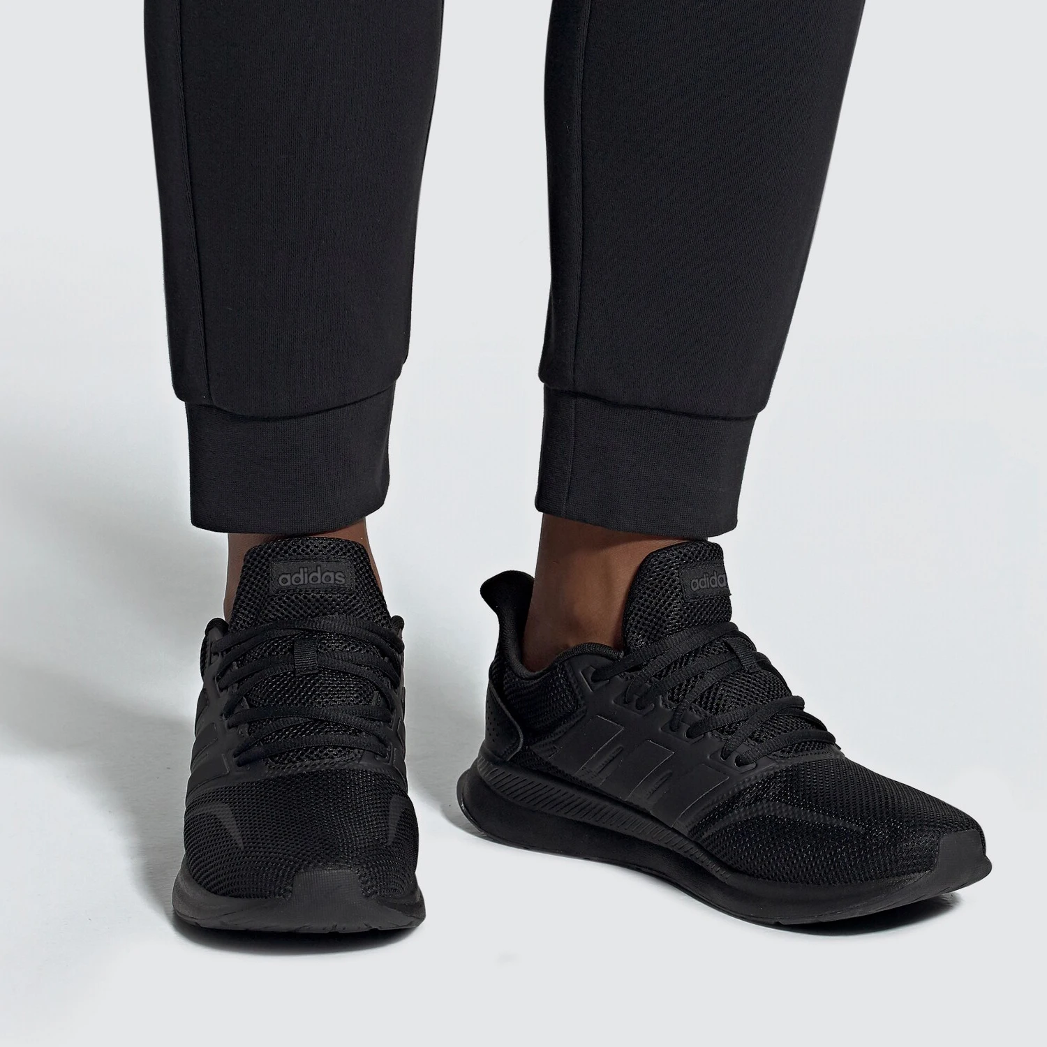 Adidas оригинальная мужская обувь новая спортивная обувь дышащие кроссовки с сеткой G28970
Adidas оригинальная мужская обувь новая спортивная обувь дышащие кроссовки с сеткой G28970