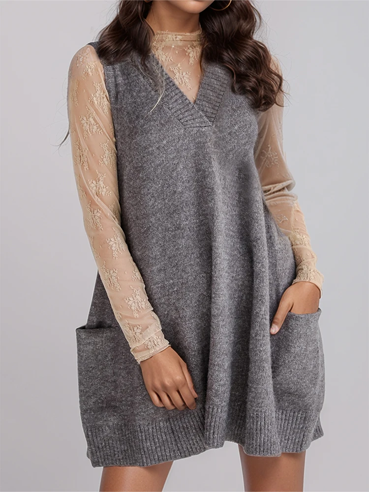 Women's V-neck Sleeveless Pullover Sweater Vest Knitted Top with Pocket Loose Casual Solid Color Knit
Women's V-neck Sleeveless Pullover Sweater Vest Knitted Top with Pocket Loose Casual Solid Color Knit