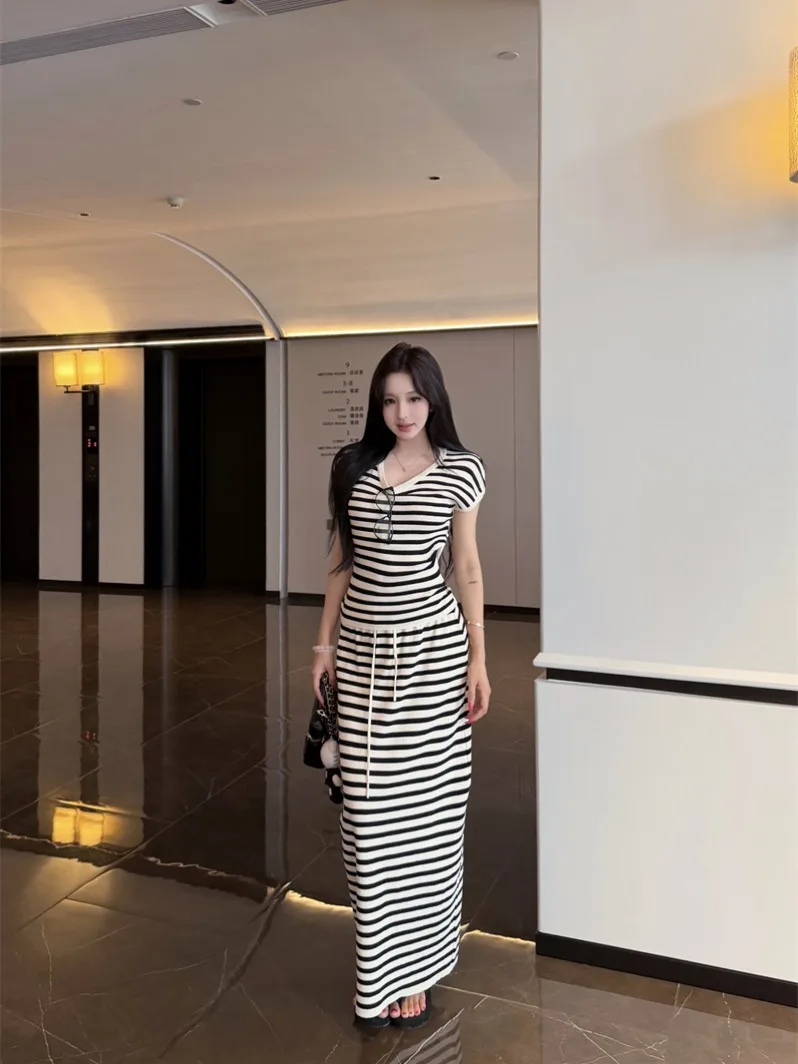 Laid-back Style Short Sleeve T-shirt And Skirt Set Women's Summer Fashion Outfit Drawstring Versatile Half-length Skirt
Laid-back Style Short Sleeve T-shirt And Skirt Set Women's Summer Fashion Outfit Drawstring Versatile Half-length Skirt