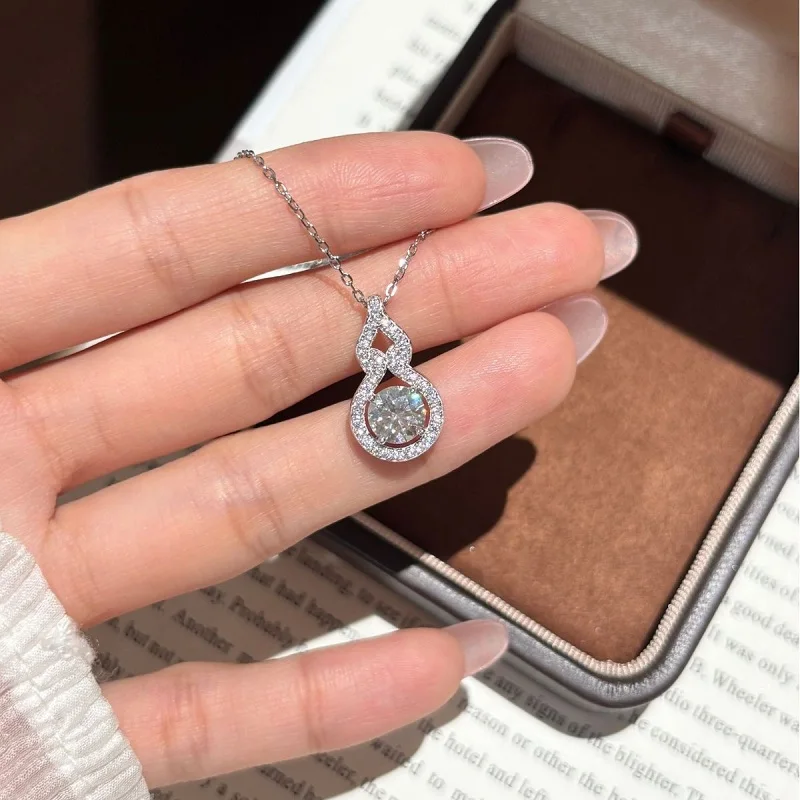 Apaison Luxury 1 Carat Moissanites Necklace Pendant for Women -Wedding Engagement 925 Sterling Silver Sparkling Jewelry Gift
Apaison Luxury 1 Carat Moissanites Necklace Pendant for Women -Wedding Engagement 925 Sterling Silver Sparkling Jewelry Gift