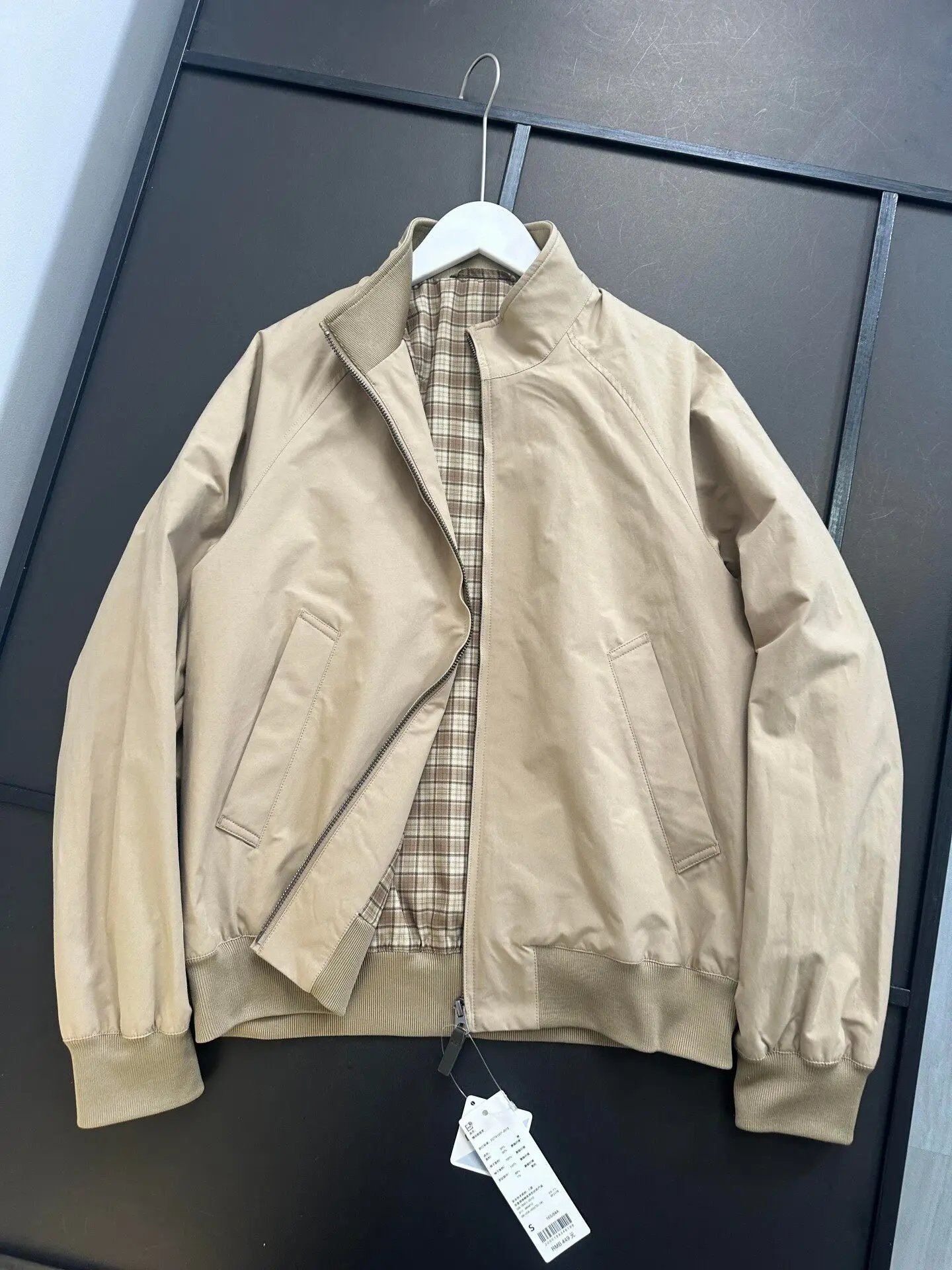 Мужская весенняя куртка-бомбер Deep Mauve American Sle с воротником-стойкой, в клетку, с лоскутными вставками, винтажная, в стиле High Street, бейсбольная
Мужская весенняя куртка-бомбер Deep Mauve American Sle с воротником-стойкой, в клетку, с лоскутными вставками, винтажная, в стиле High Street, бейсбольная