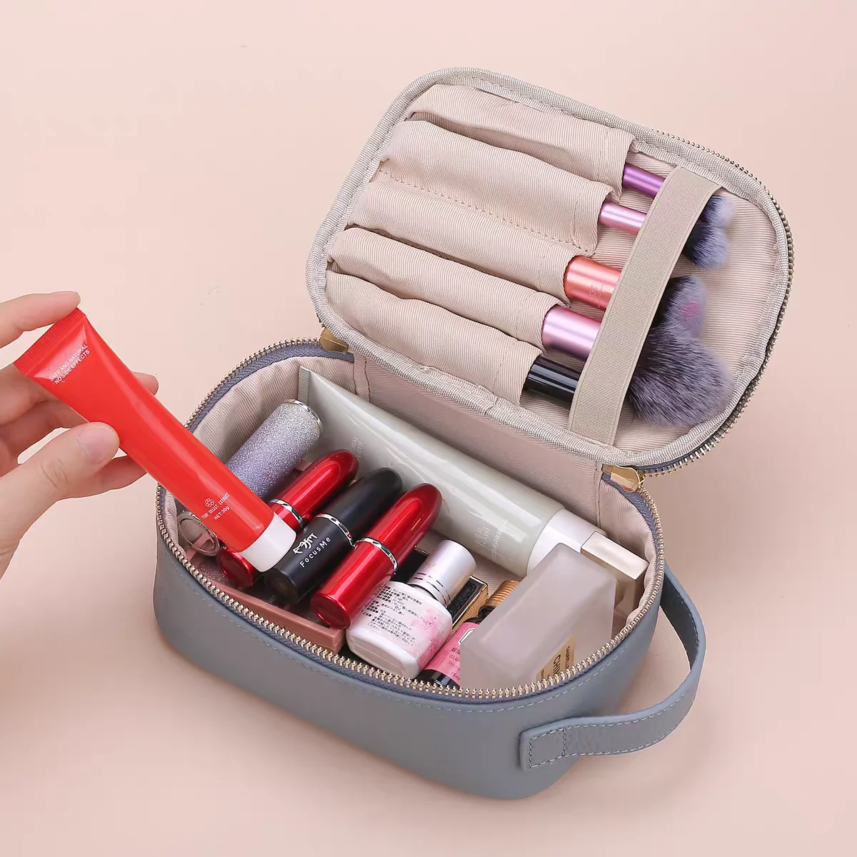 Маленькие косметички для мужчин и женщин из натуральной кожи, портативные косметички для путешествий на открытом воздухе, органайзер с отдельными слотами для кистей
Маленькие косметички для мужчин и женщин из натуральной кожи, портативные косметички для путешествий на открытом воздухе, органайзер с отдельными слотами для кистей