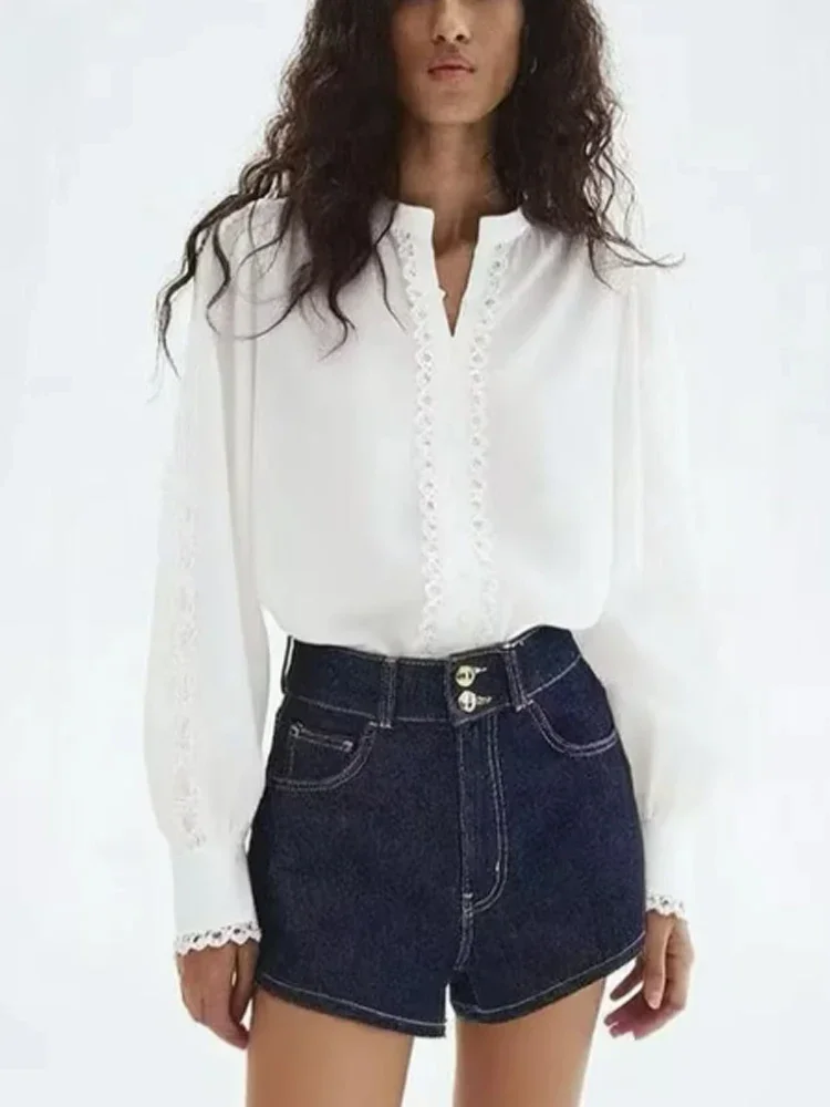 Elegant Lace Patchwork Short Shirt Women Chic Round Neck Full Sleeve Single Breasted Crop Blouse 2026 New Commute Office Shirts
Elegant Lace Patchwork Short Shirt Women Chic Round Neck Full Sleeve Single Breasted Crop Blouse 2026 New Commute Office Shirts