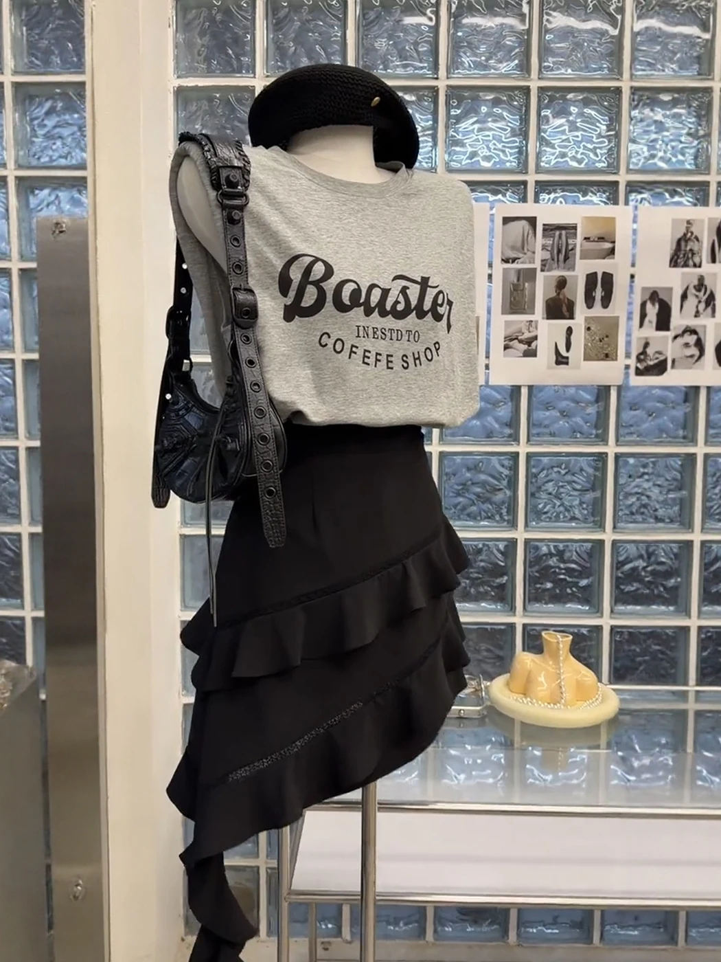 Loose Letter Women's T-shirt Half-length Skirt Two-piece Set Summer Fashion Casual Style Bows at Hemline Short Sleeve Top
Loose Letter Women's T-shirt Half-length Skirt Two-piece Set Summer Fashion Casual Style Bows at Hemline Short Sleeve Top