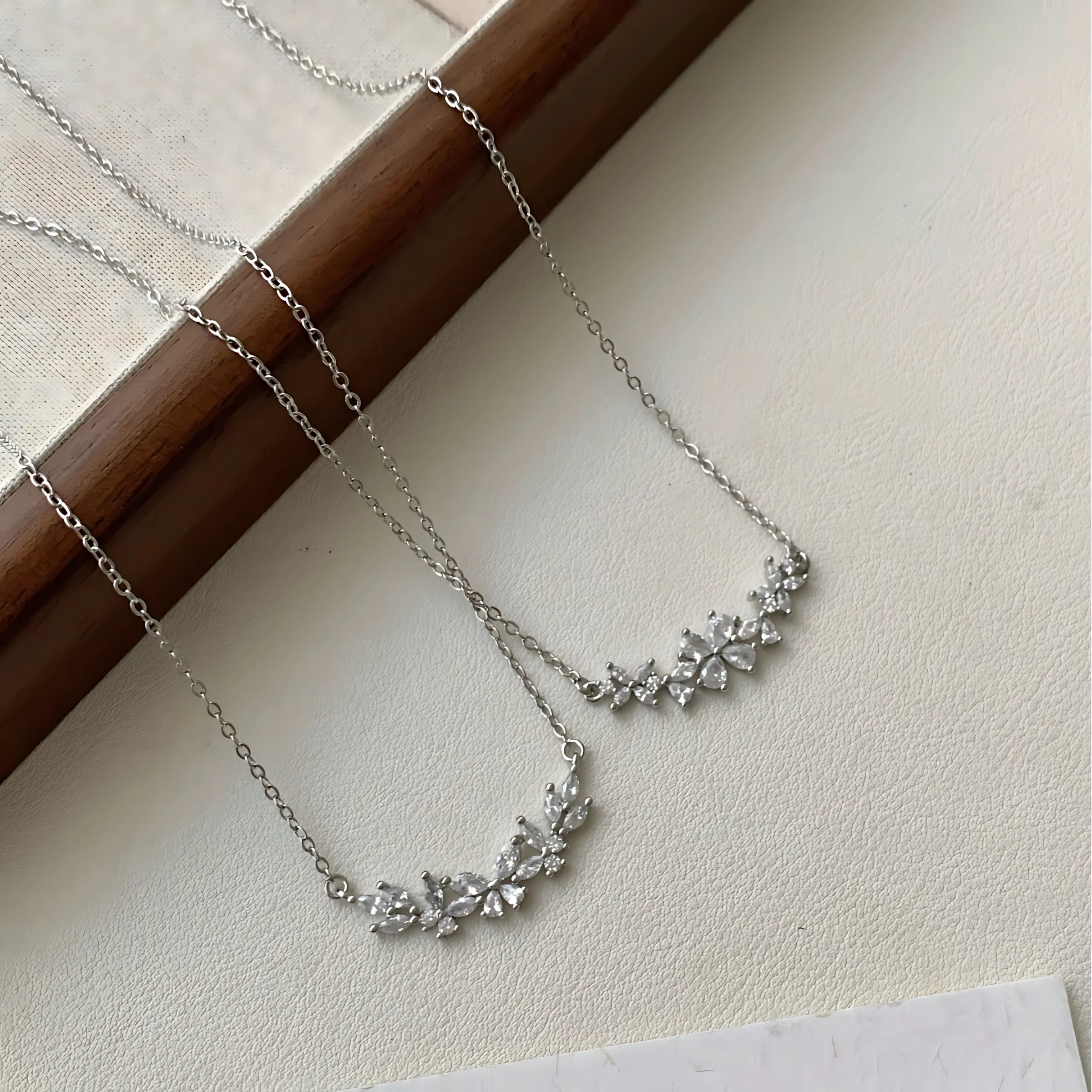 Ожерелье Sam Panda из стерлингового серебра 925 пробы с бантом и цирконием для женщин, роскошный тренд, универсальные Austere, милые ювелирные изделия, подарок, дропшиппинг
Ожерелье Sam Panda из стерлингового серебра 925 пробы с бантом и цирконием для женщин, роскошный тренд, универсальные Austere, милые ювелирные изделия, подарок, дропшиппинг