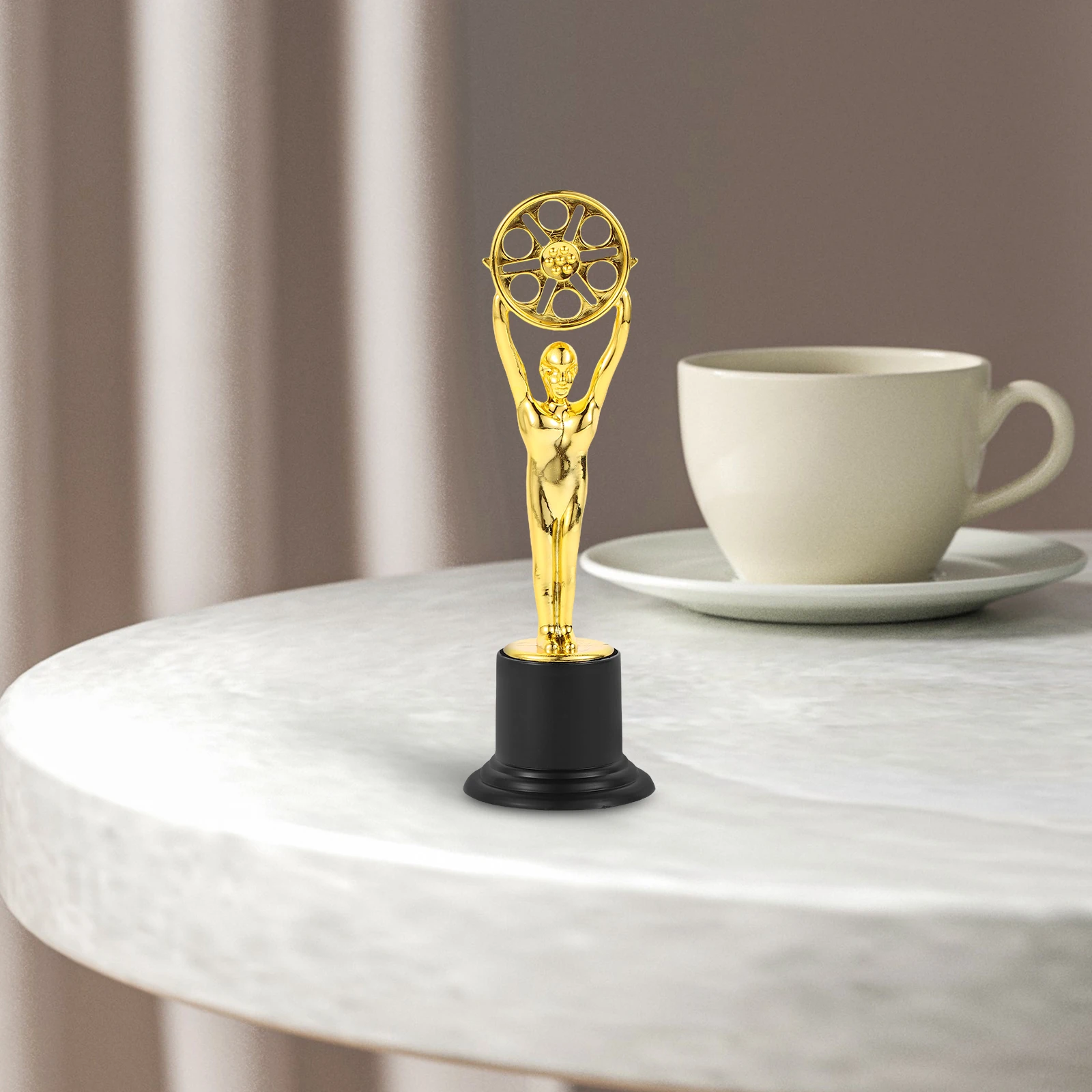 1pc Trophy Award Cup Creative Props Celebration Decors Plastic Ceremony Pupils Student Winner Kids Competition Memorabilia
1pc Trophy Award Cup Creative Props Celebration Decors Plastic Ceremony Pupils Student Winner Kids Competition Memorabilia