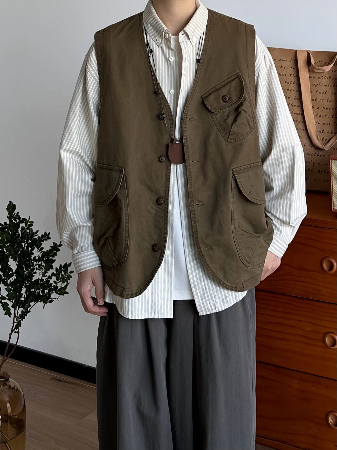 Retro Japanese Sle Loose Casual ex Vest Multi-ket Workwear Sle Spring Autumn Versatile Functional oulder Jaet
Retro Japanese Sle Loose Casual ex Vest Multi-ket Workwear Sle Spring Autumn Versatile Functional oulder Jaet