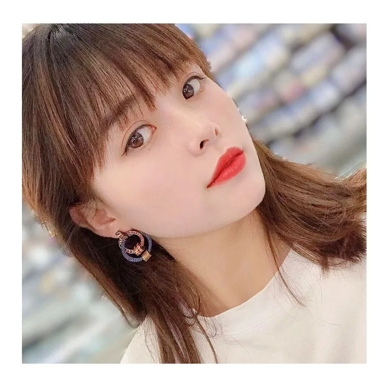 Needles Full of Diamonds Inlaid with Personality Trend Light Luxury Seiko Personality High-grade Sweet and Cool Style Earrings
Needles Full of Diamonds Inlaid with Personality Trend Light Luxury Seiko Personality High-grade Sweet and Cool Style Earrings