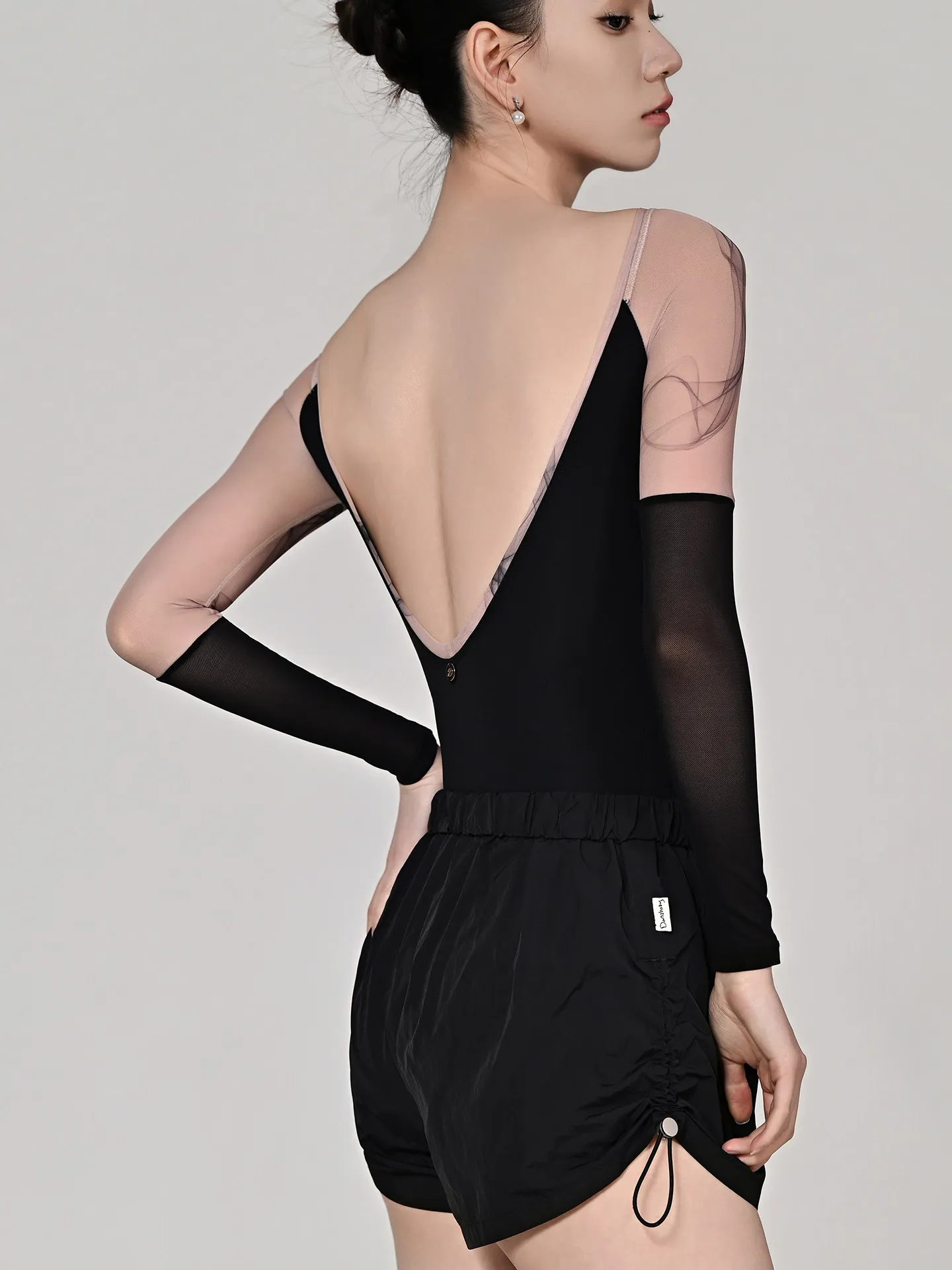 Off-shoulder Neckline Mesh Long Sleeves Ballet Leotard Women Deep V Back Sexy Yoga Clothes Adult Gymnastics Ballet Dance Costume
Off-shoulder Neckline Mesh Long Sleeves Ballet Leotard Women Deep V Back Sexy Yoga Clothes Adult Gymnastics Ballet Dance Costume