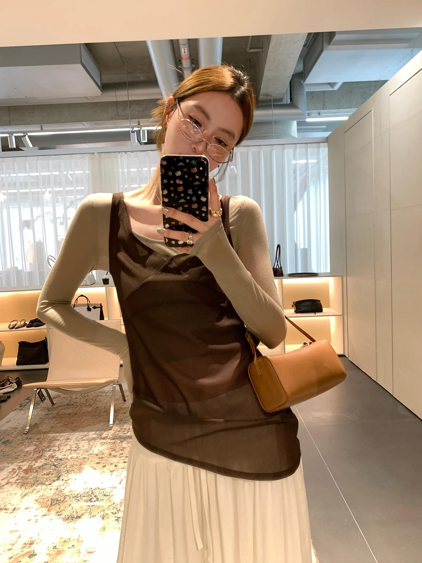 Комплект из двух предметов: футболка с длинным рукавом и U-образным вырезом из шелка с цветовыми блоками в коричневых тонах, свободный крой, для весны и лета, защита от солнца
Комплект из двух предметов: футболка с длинным рукавом и U-образным вырезом из шелка с цветовыми блоками в коричневых тонах, свободный крой, для весны и лета, защита от солнца
