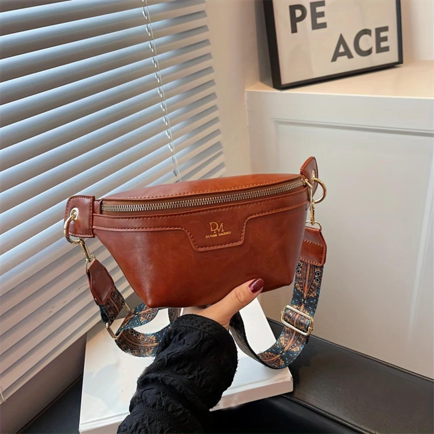 Vintage Style Sling Bag, Geometric Strap Crossbody Bag, Women's Small PU Leather Chest Purse
Vintage Style Sling Bag, Geometric Strap Crossbody Bag, Women's Small PU Leather Chest Purse