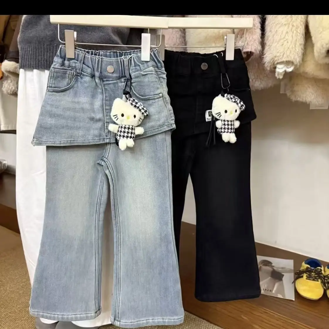 Детские джинсы-клеш Hello Kitty с высокой талией, юбка-брюки из денима, милые повседневные уличные брюки для девочек с декором
Детские джинсы-клеш Hello Kitty с высокой талией, юбка-брюки из денима, милые повседневные уличные брюки для девочек с декором