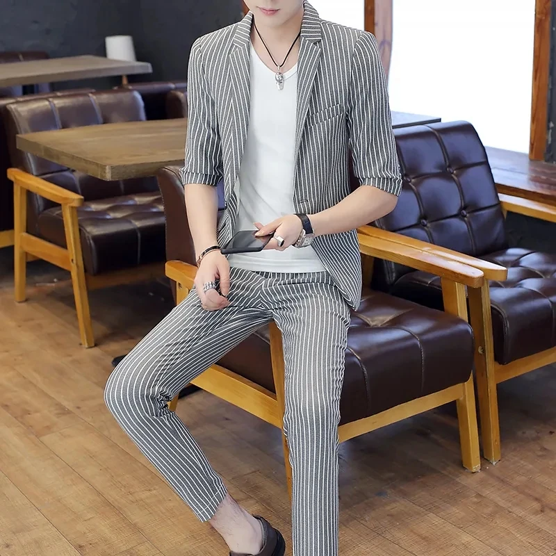 Men Striped Suit Set Casual Pants Summer Single Buckle Slim Mid-Sleeve Suit Three-Piece Korean Fashion Conjuntos De Blazer
Men Striped Suit Set Casual Pants Summer Single Buckle Slim Mid-Sleeve Suit Three-Piece Korean Fashion Conjuntos De Blazer
