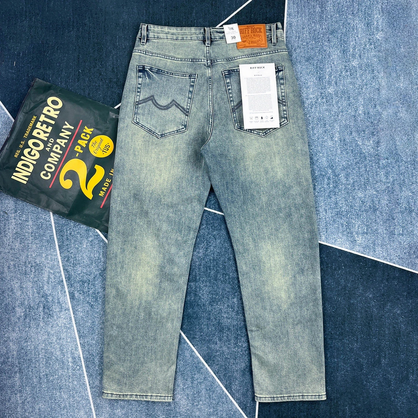 Spring new American retro slim jeans men's small straight trousers Japanese casual trend
Spring new American retro slim jeans men's small straight trousers Japanese casual trend