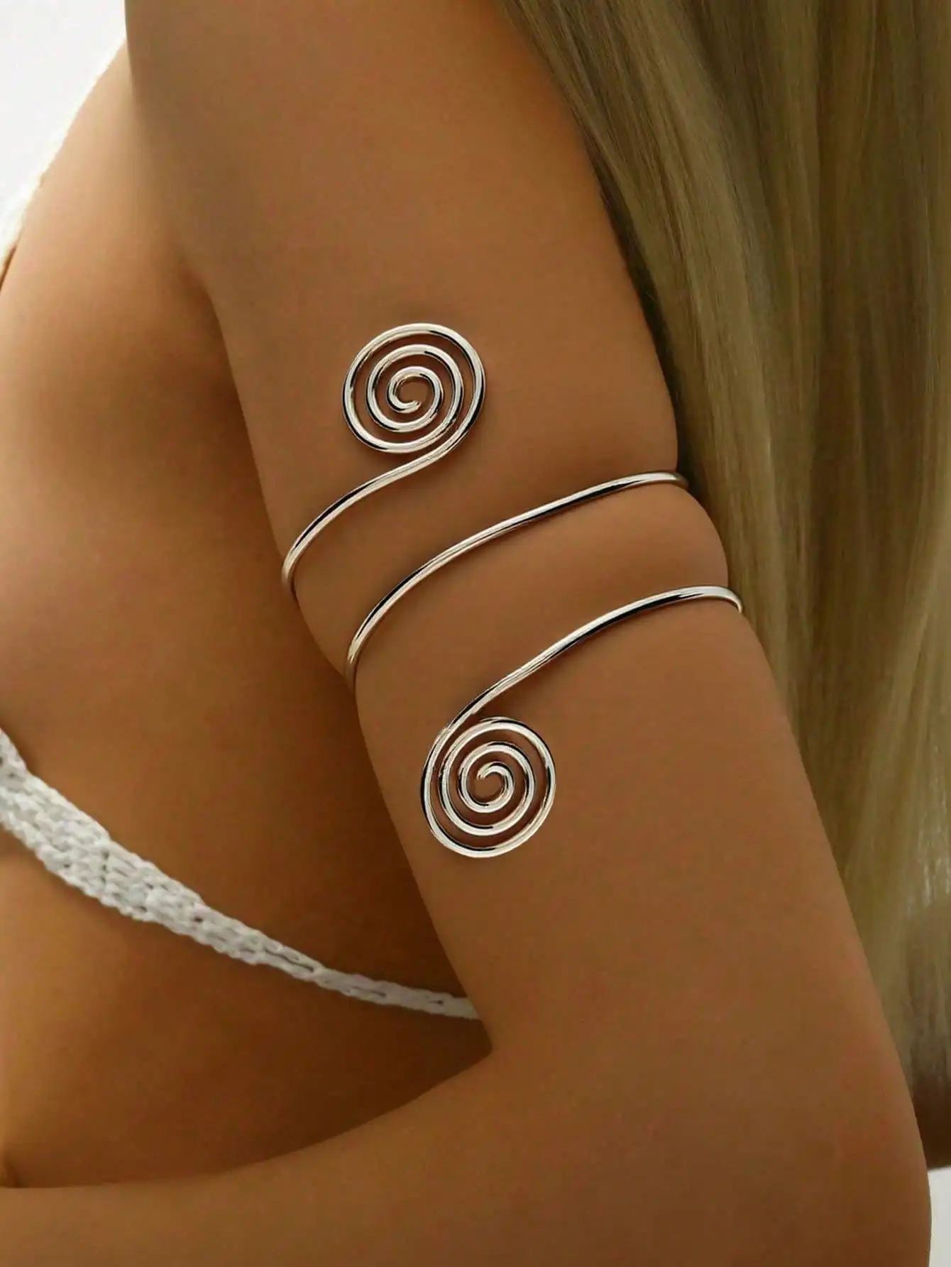 Silver Spiral Pattern Metal Arm Cuff Bracelet, Women's Daily Accessory
Silver Spiral Pattern Metal Arm Cuff Bracelet, Women's Daily Accessory