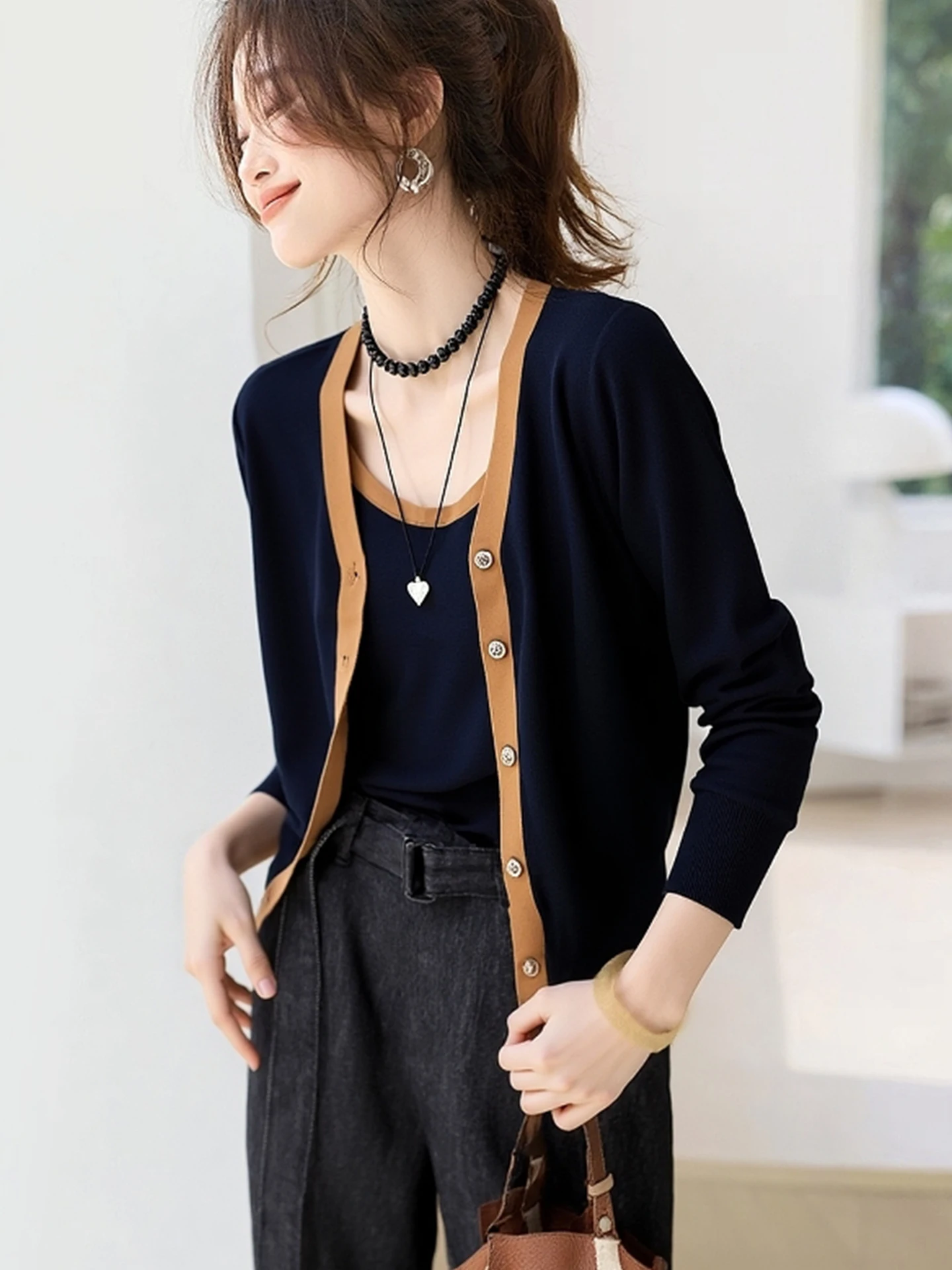 Женский вязаный кардиган Ele Long Sve с длинными рукавами, зимний, модный, базовый слой, повседневный дизайн, высококачественный европейский бренд
Женский вязаный кардиган Ele Long Sve с длинными рукавами, зимний, модный, базовый слой, повседневный дизайн, высококачественный европейский бренд