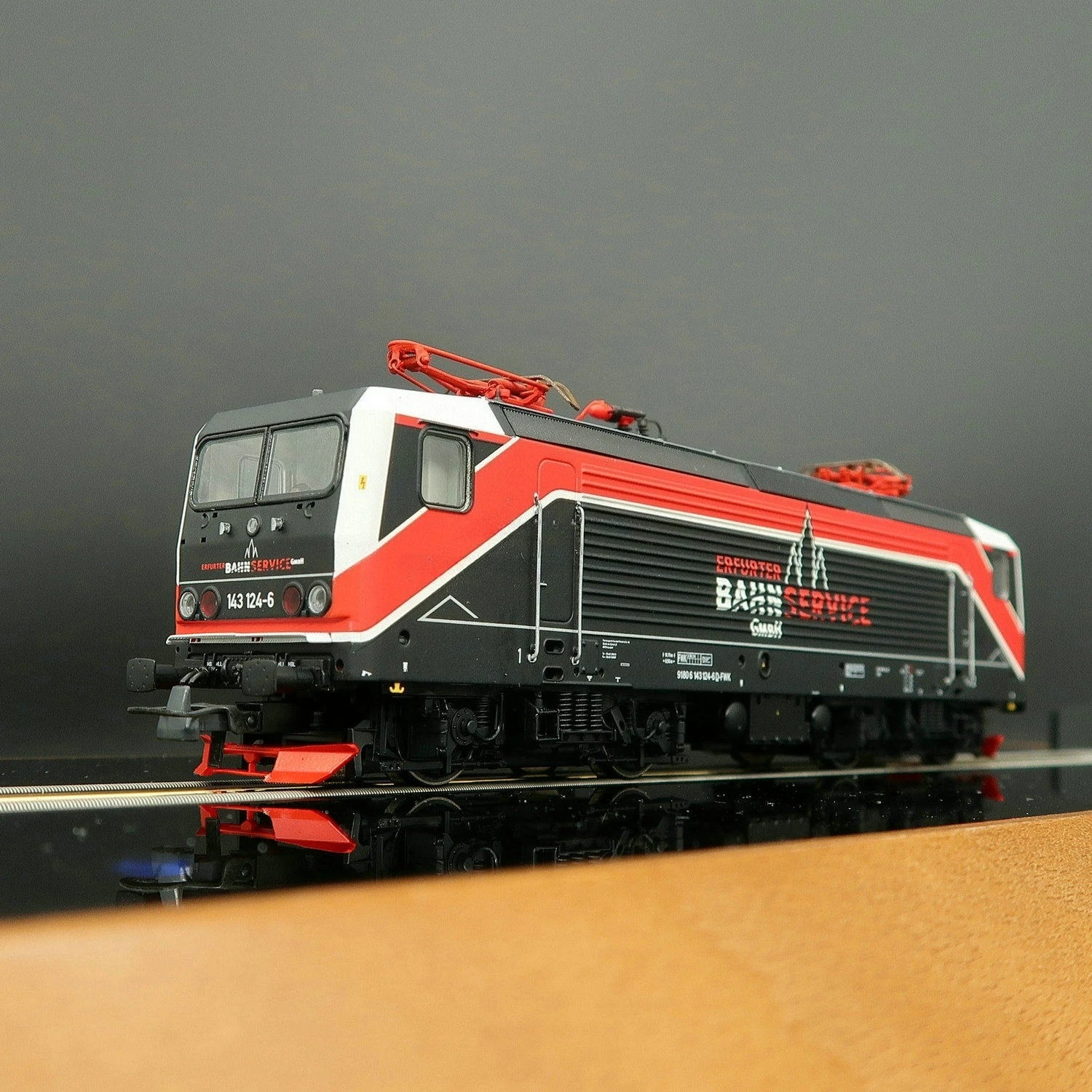 ROCO HO Type 1/87 Train Model BR143 Electric Locomotive 70482 with Digital Sound Effects and Livery A Toy Gift for Boys
ROCO HO Type 1/87 Train Model BR143 Electric Locomotive 70482 with Digital Sound Effects and Livery A Toy Gift for Boys