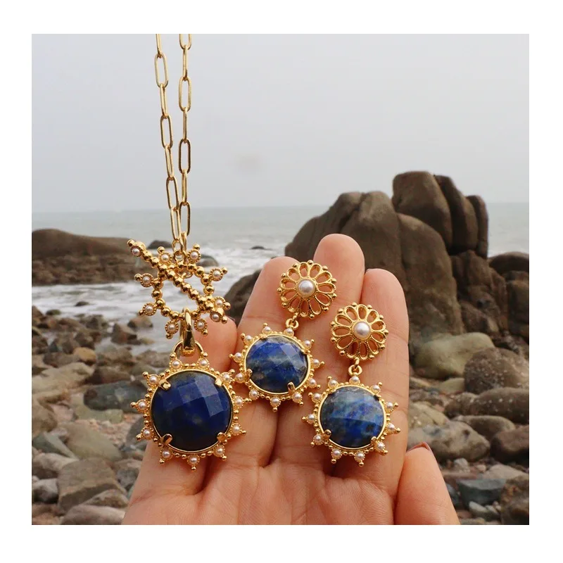 Niche Light Luxury Metal Woven Necklace High Sense Retro Versatile Colorful Crystal Stone Collarbone Chain Necklace
Niche Light Luxury Metal Woven Necklace High Sense Retro Versatile Colorful Crystal Stone Collarbone Chain Necklace