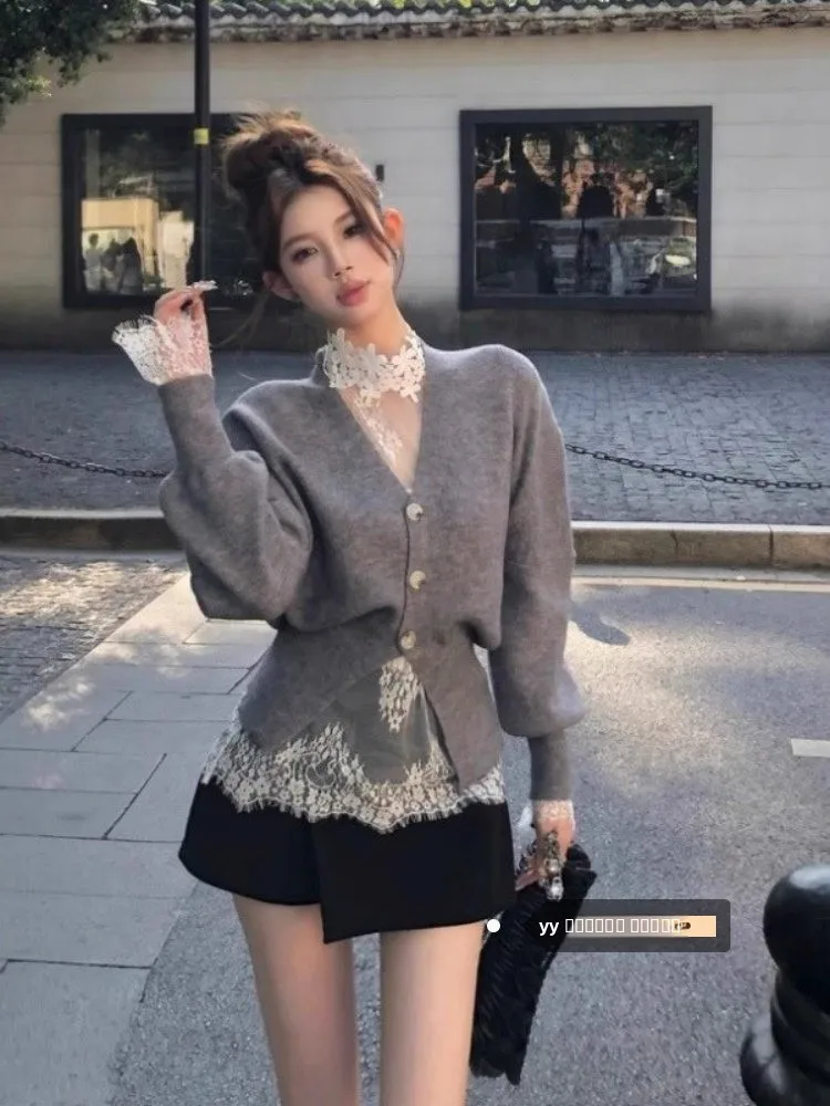 Элегантный вязаный свитер с V-образным вырезом и кружевной юбкой-миди для женщин: комплект из двух предметов для весеннего повседневного образа
Элегантный вязаный свитер с V-образным вырезом и кружевной юбкой-миди для женщин: комплект из двух предметов для весеннего повседневного образа