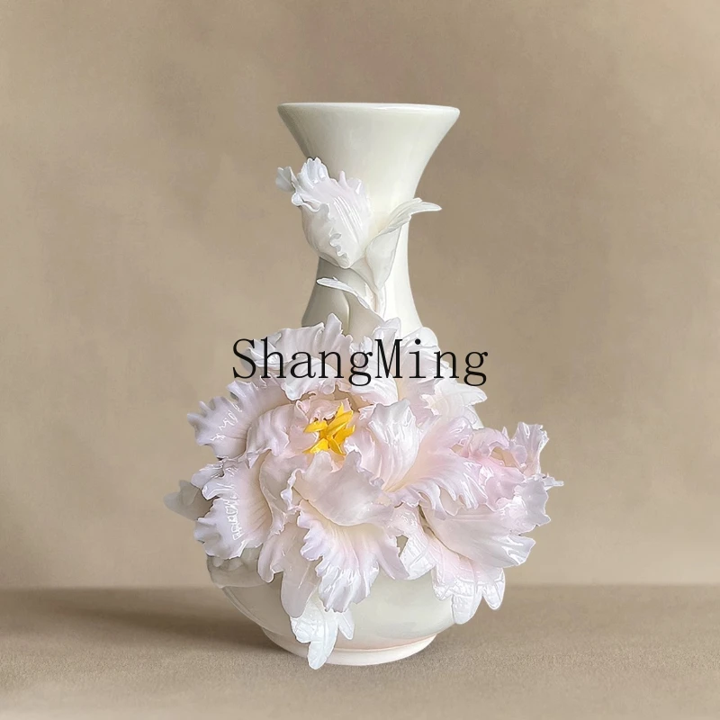 SM high-end hand-squeezed flower ceramic lavender peony vase living room entrance decoration 
SM high-end hand-squeezed flower ceramic lavender peony vase living room entrance decoration