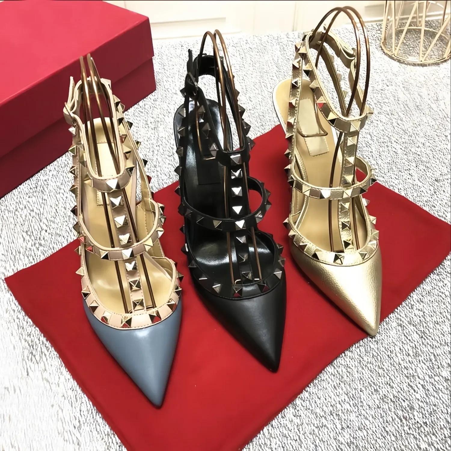 Designer Women Sandals High Heels Pointed Toes Shoes Luxury V Rivets Leather Sandals 6cm 8cm 10cm Black Nude Matte Stiletto Heel
Designer Women Sandals High Heels Pointed Toes Shoes Luxury V Rivets Leather Sandals 6cm 8cm 10cm Black Nude Matte Stiletto Heel