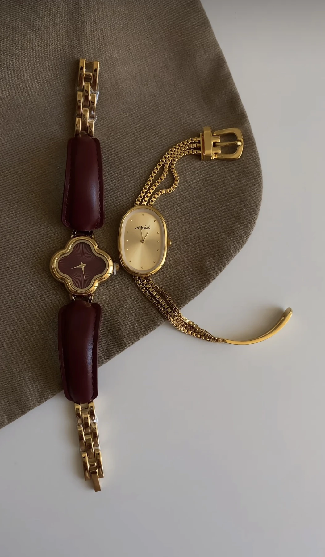 This Elegant Oval Bracelet Watch Is A Sophisticated And Stylish Women'S Wristwatch, Perfect For Women And A Suitable Accessory.
This Elegant Oval Bracelet Watch Is A Sophisticated And Stylish Women'S Wristwatch, Perfect For Women And A Suitable Accessory.