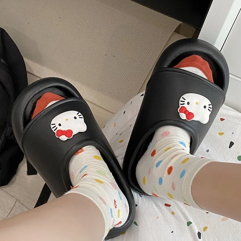 real photos new Cute cartoon KT cat wearing Hello Kitty slippers for women thick soled daily indoor bathroom non slip slippers
real photos new Cute cartoon KT cat wearing Hello Kitty slippers for women thick soled daily indoor bathroom non slip slippers