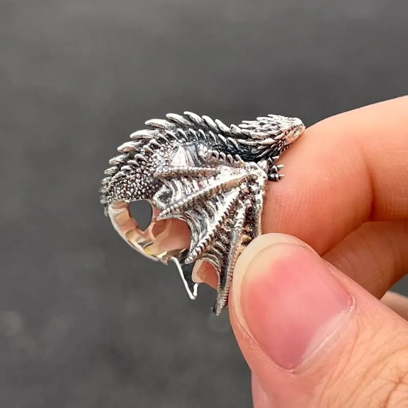 Gothic Punk Dragon Ring with Pterosaur Wings Adjustable Open Ring for Men And Women Vintage Style Jewelry Accessory
Gothic Punk Dragon Ring with Pterosaur Wings Adjustable Open Ring for Men And Women Vintage Style Jewelry Accessory
