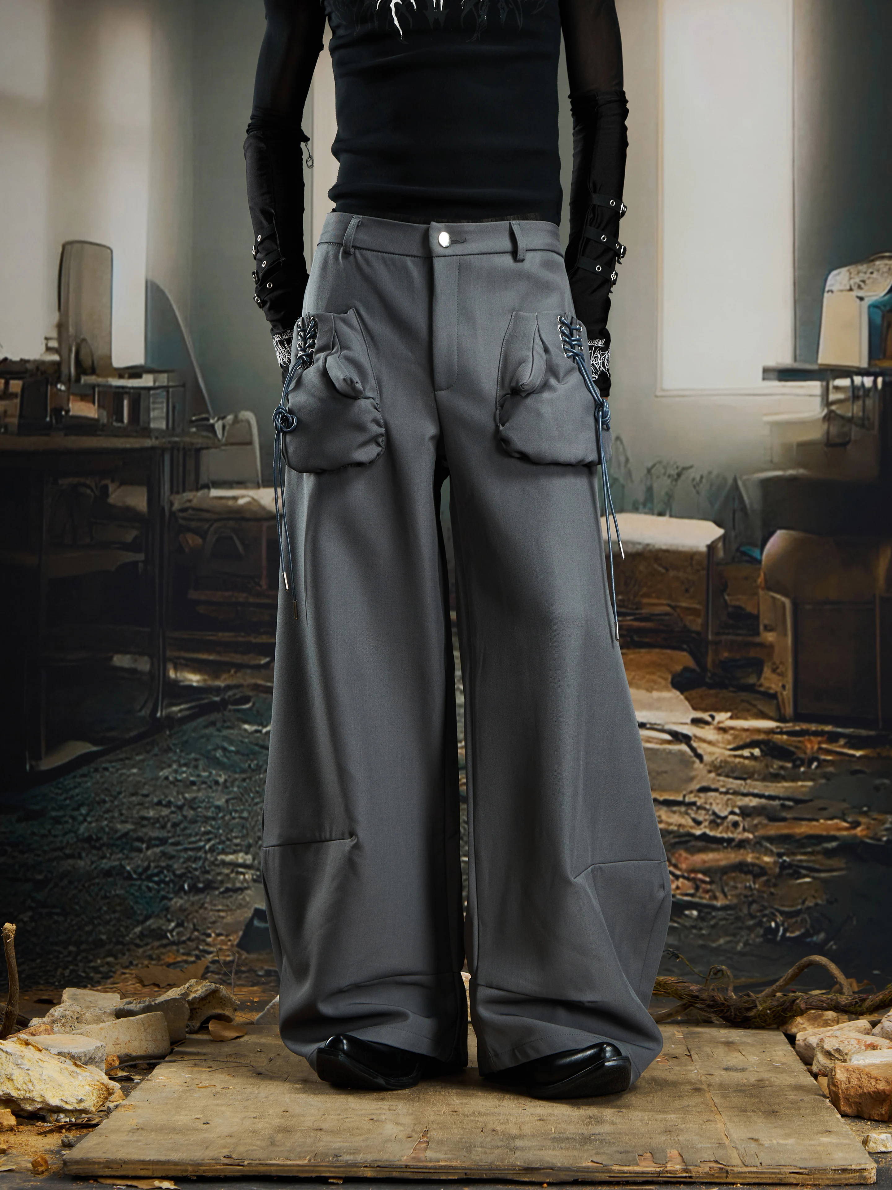 Особый дизайн, перчатки с кулаком, карманные универсальные свободные обвисающие брюки, костюм для мужчин и женщин
Особый дизайн, перчатки с кулаком, карманные универсальные свободные обвисающие брюки, костюм для мужчин и женщин