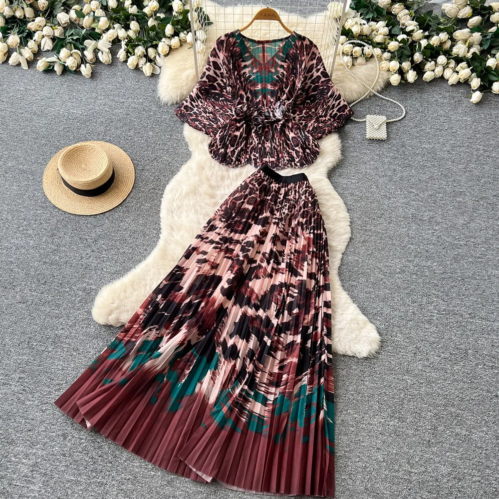 Miyake Light Luxury Printing Leopard Print Style Two-piece Set Women's Autumn V-neck Waist Top Big Swing Skirt Pleated Set
Miyake Light Luxury Printing Leopard Print Style Two-piece Set Women's Autumn V-neck Waist Top Big Swing Skirt Pleated Set