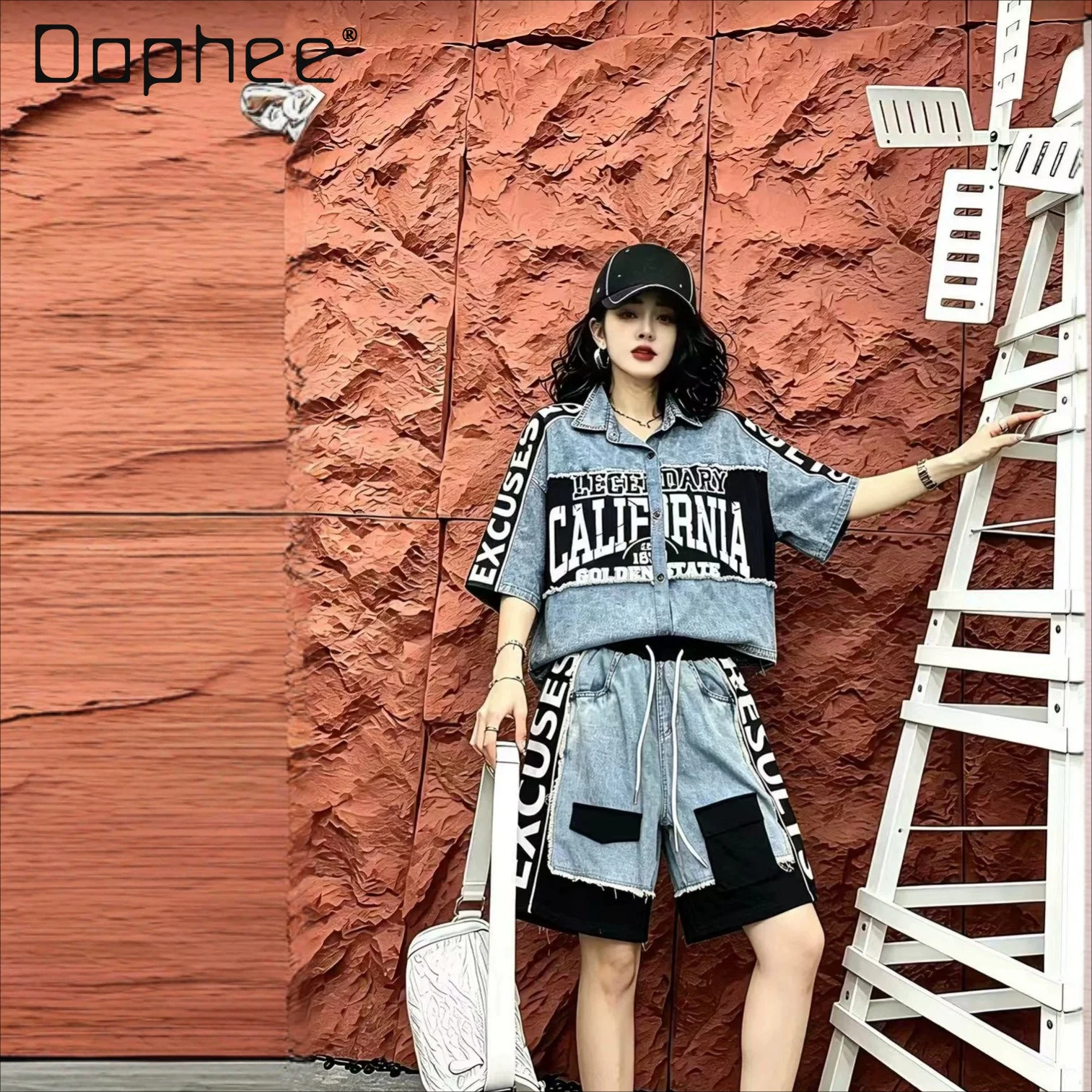 European Trend Suit Women's 2026 Summer New Denim Splicing Loose Short-sleeved Top Letter Printing Contrasting Shorts
European Trend Suit Women's 2026 Summer New Denim Splicing Loose Short-sleeved Top Letter Printing Contrasting Shorts