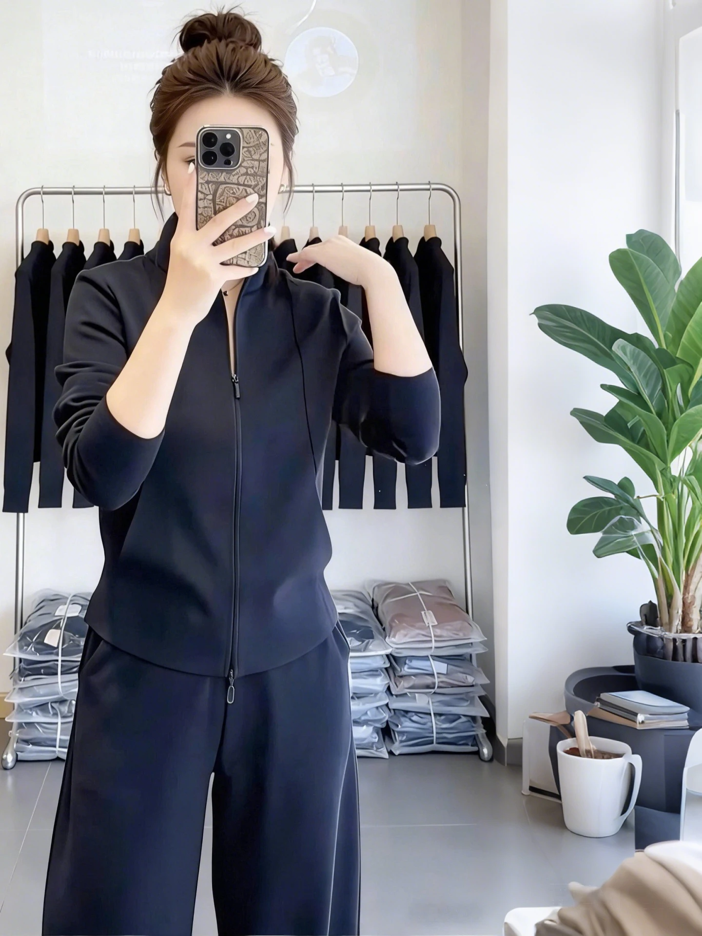 Faionable Casual Sportswear Set Women's Deep Blue Top Wide Leg Pants Two Piece Set Spring Autumn New Sle Design Sense
Faionable Casual Sportswear Set Women's Deep Blue Top Wide Leg Pants Two Piece Set Spring Autumn New Sle Design Sense