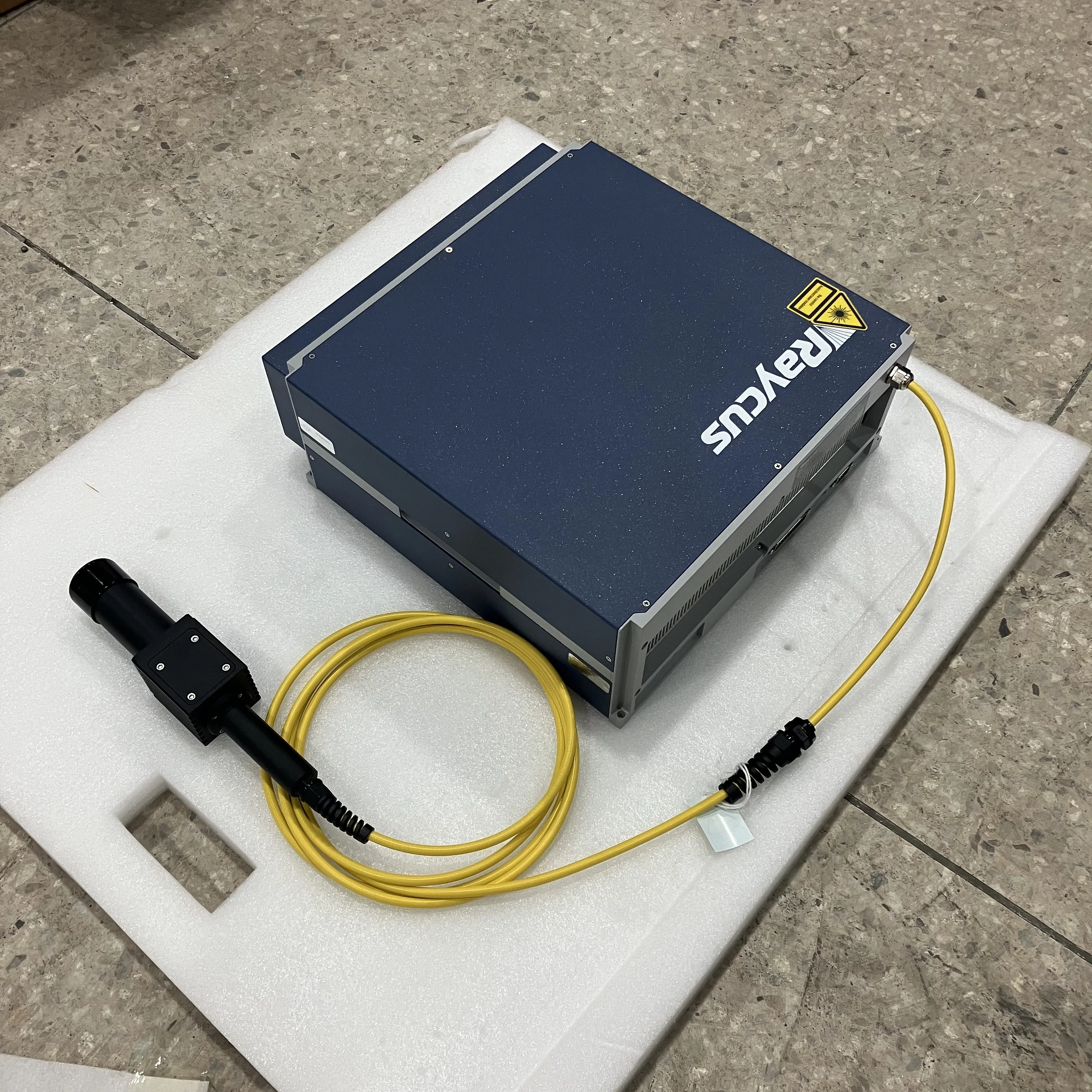 1500W Raycus Fiber Laser Source RFL-C015H Single Module CW Laser Welding Source for Handheld Fiber Welding Machine
1500W Raycus Fiber Laser Source RFL-C015H Single Module CW Laser Welding Source for Handheld Fiber Welding Machine